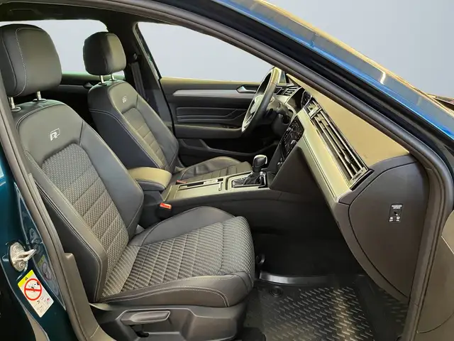 Volkswagen Passat view 10