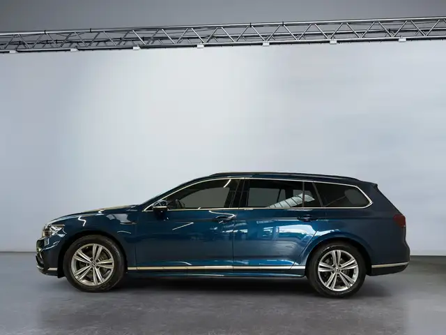 Volkswagen Passat view 3