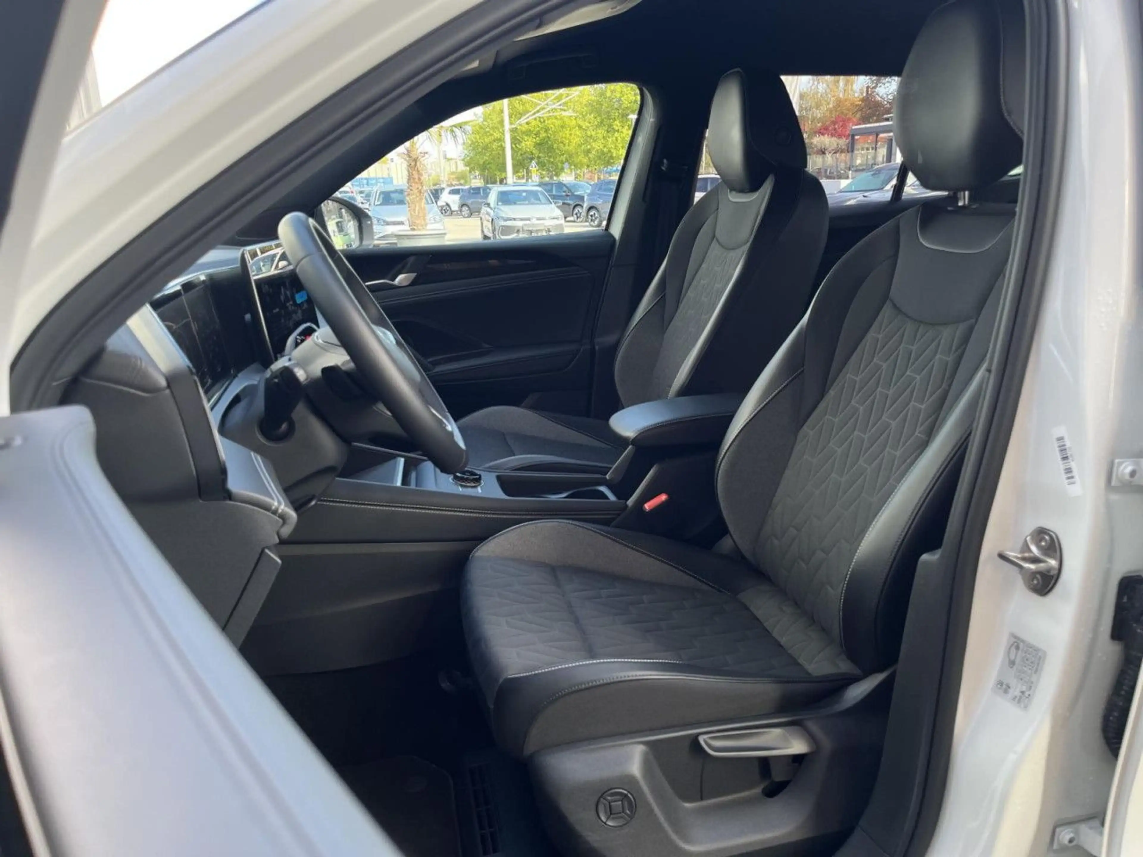 Volkswagen Tiguan Goal 1,5 eTSI DSG AHK ACC LED Matrix Navi — photo 12