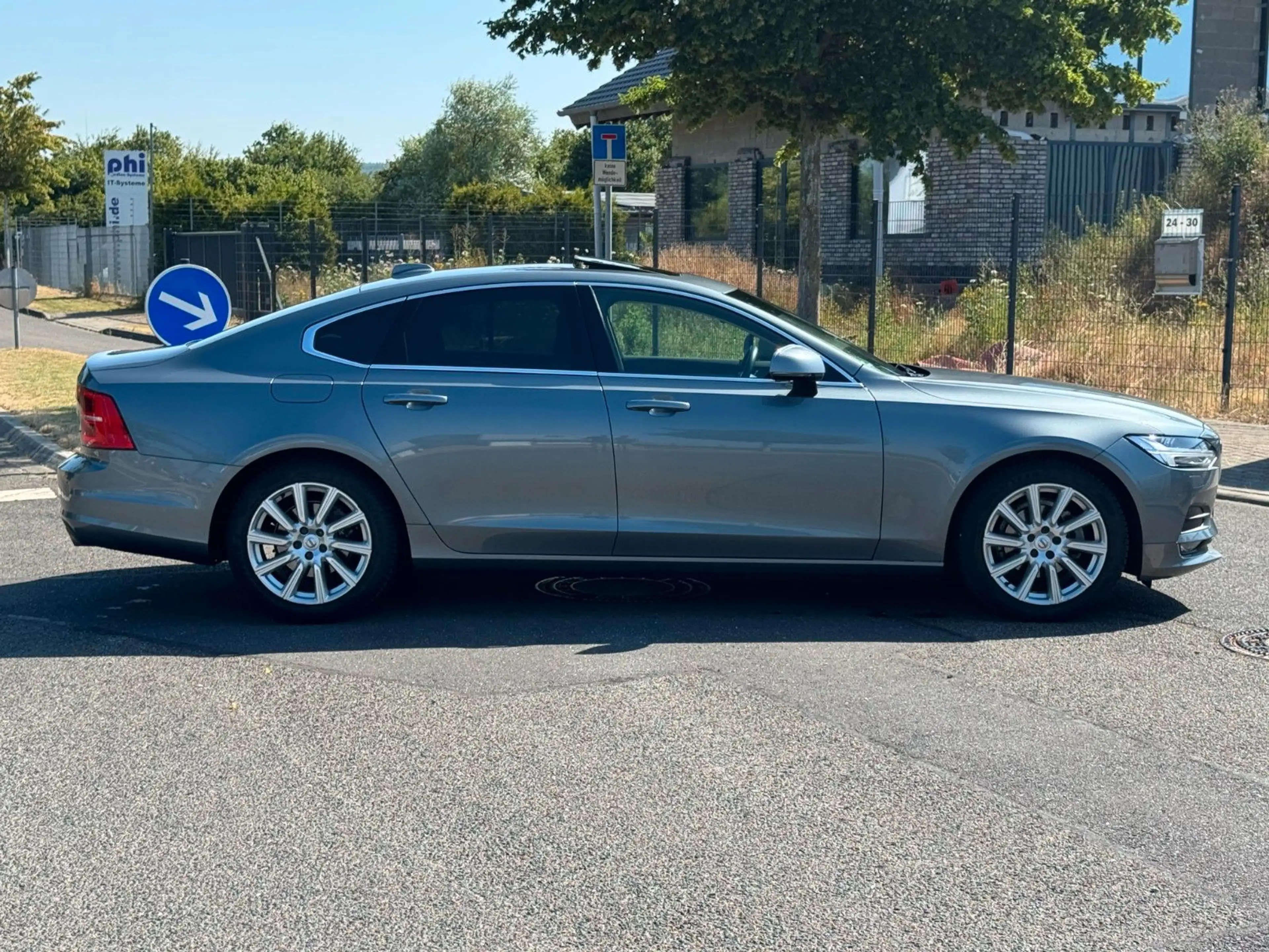 Volvo S90 Lim. Momentum*Autom*Panorama*Navi*RFK*Leder* — photo 6