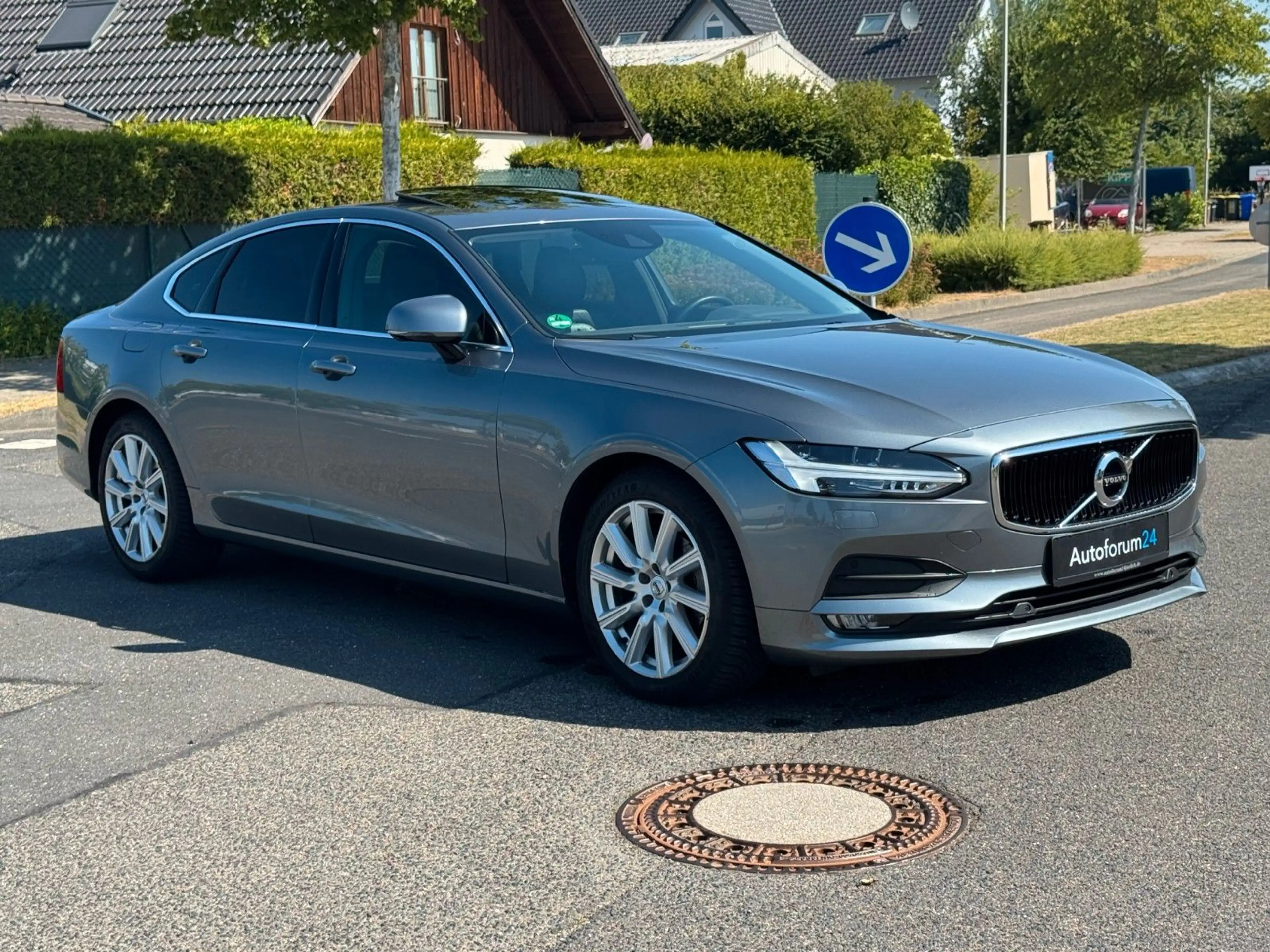 Volvo S90 Lim. Momentum*Autom*Panorama*Navi*RFK*Leder* — photo 7