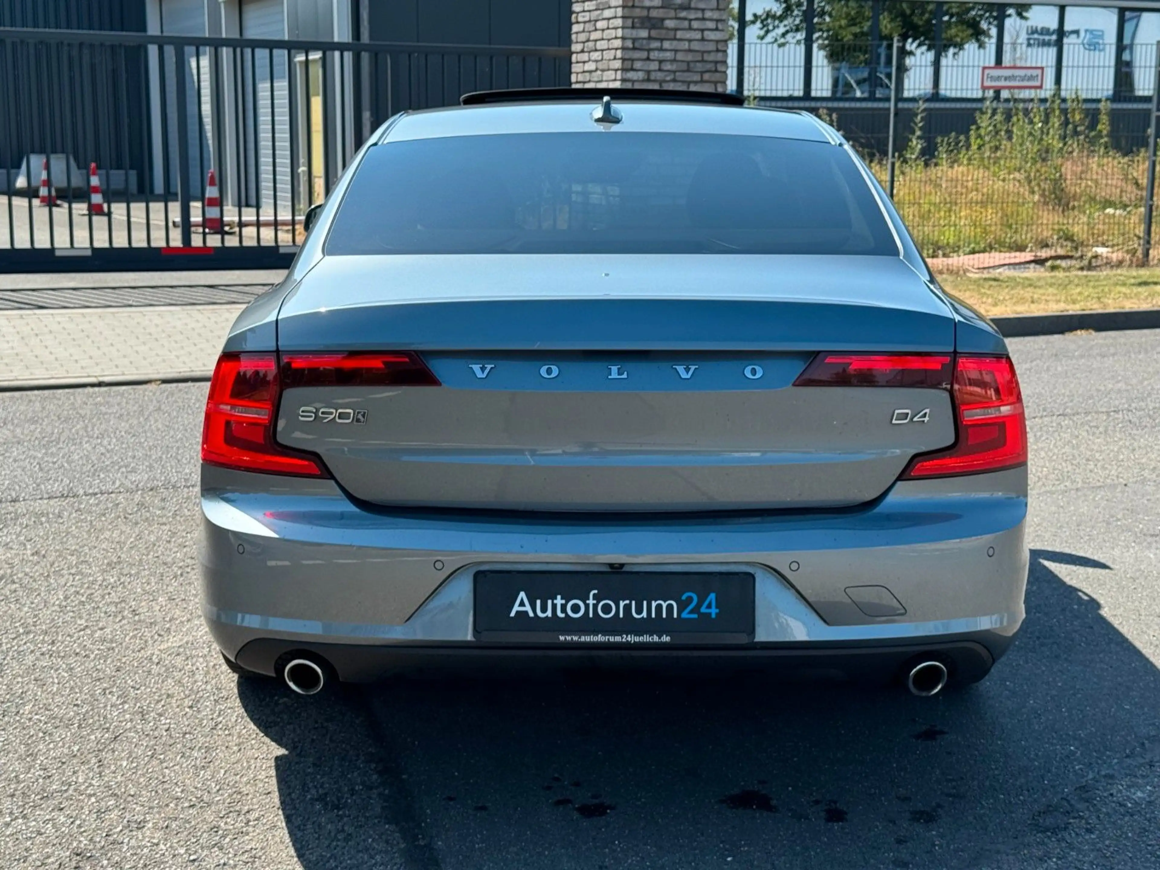 Volvo S90 Lim. Momentum*Autom*Panorama*Navi*RFK*Leder* — photo 4
