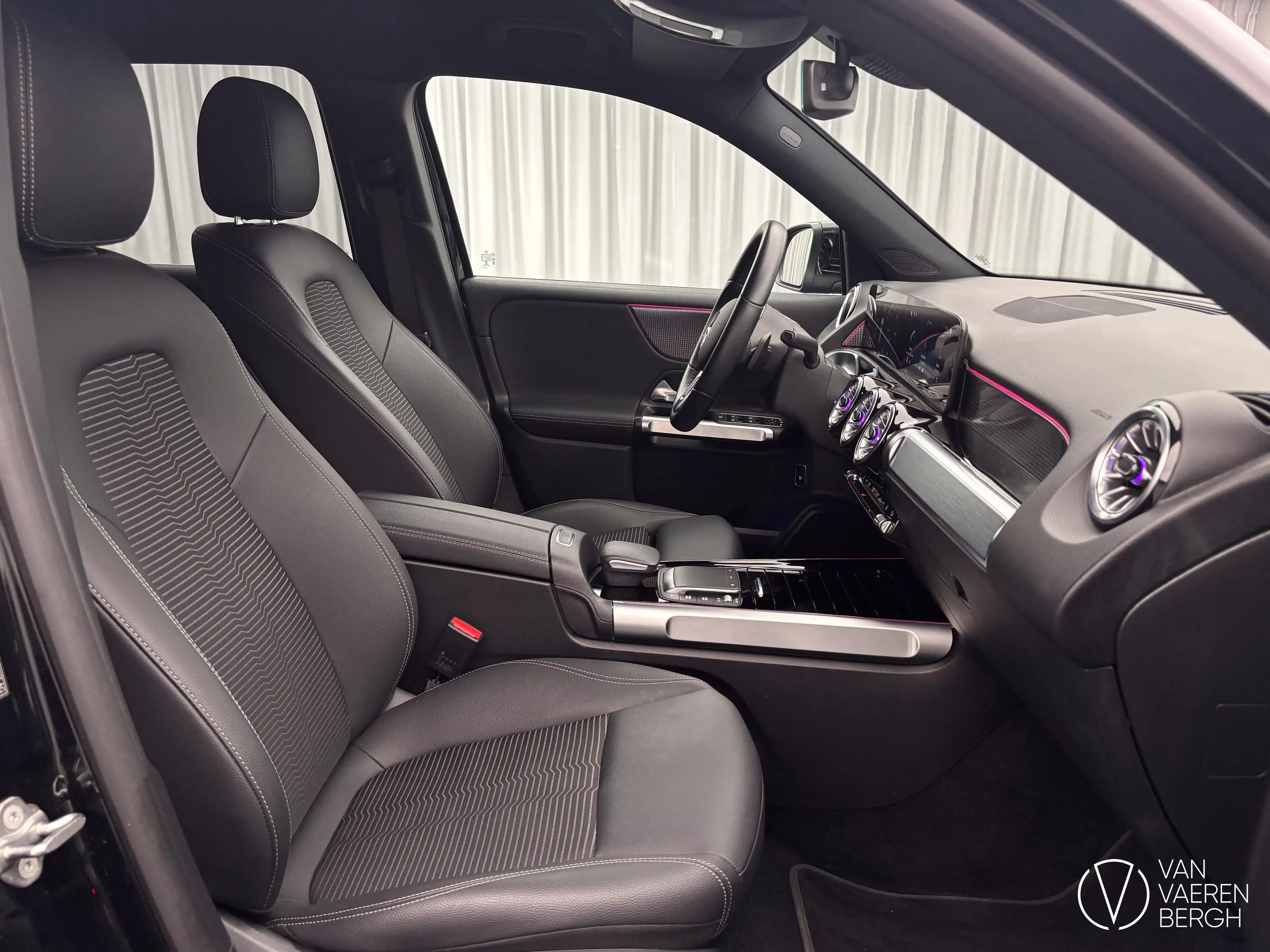 Mercedes-Benz EQB 350 350 4MATIC — photo 3