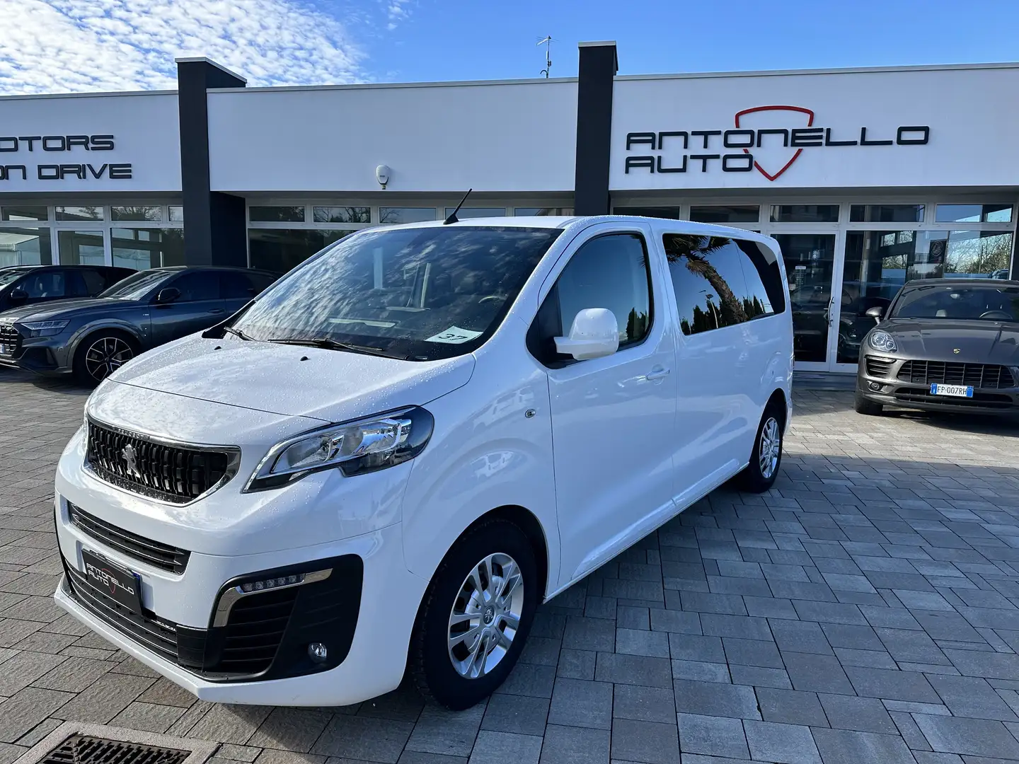 Peugeot Traveller BlueHdi COMPACT 9 POSTI Wit - 1