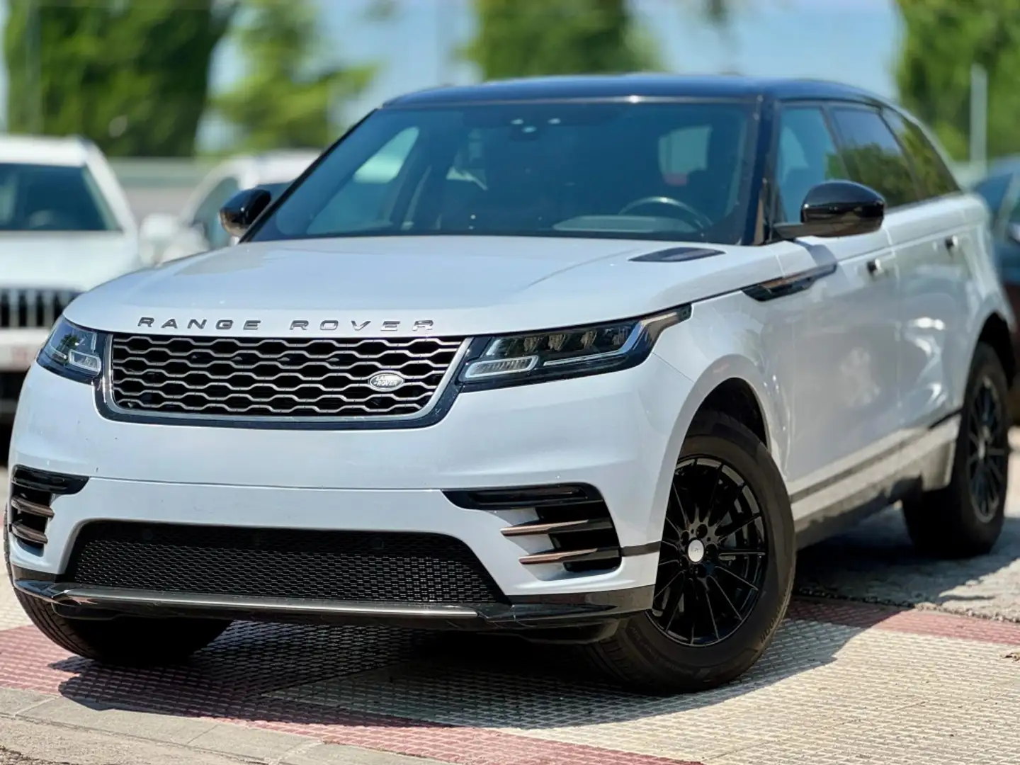 Land Rover Range Rover Velar 2.0D R-Dynamic Base 4WD Aut. 180 Blanc - 1