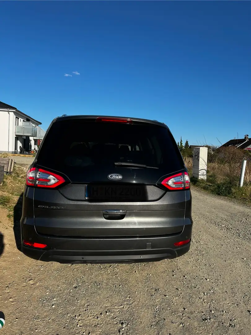 Ford Galaxy 2.0 TDCi Aut. Titanium Grau - 2
