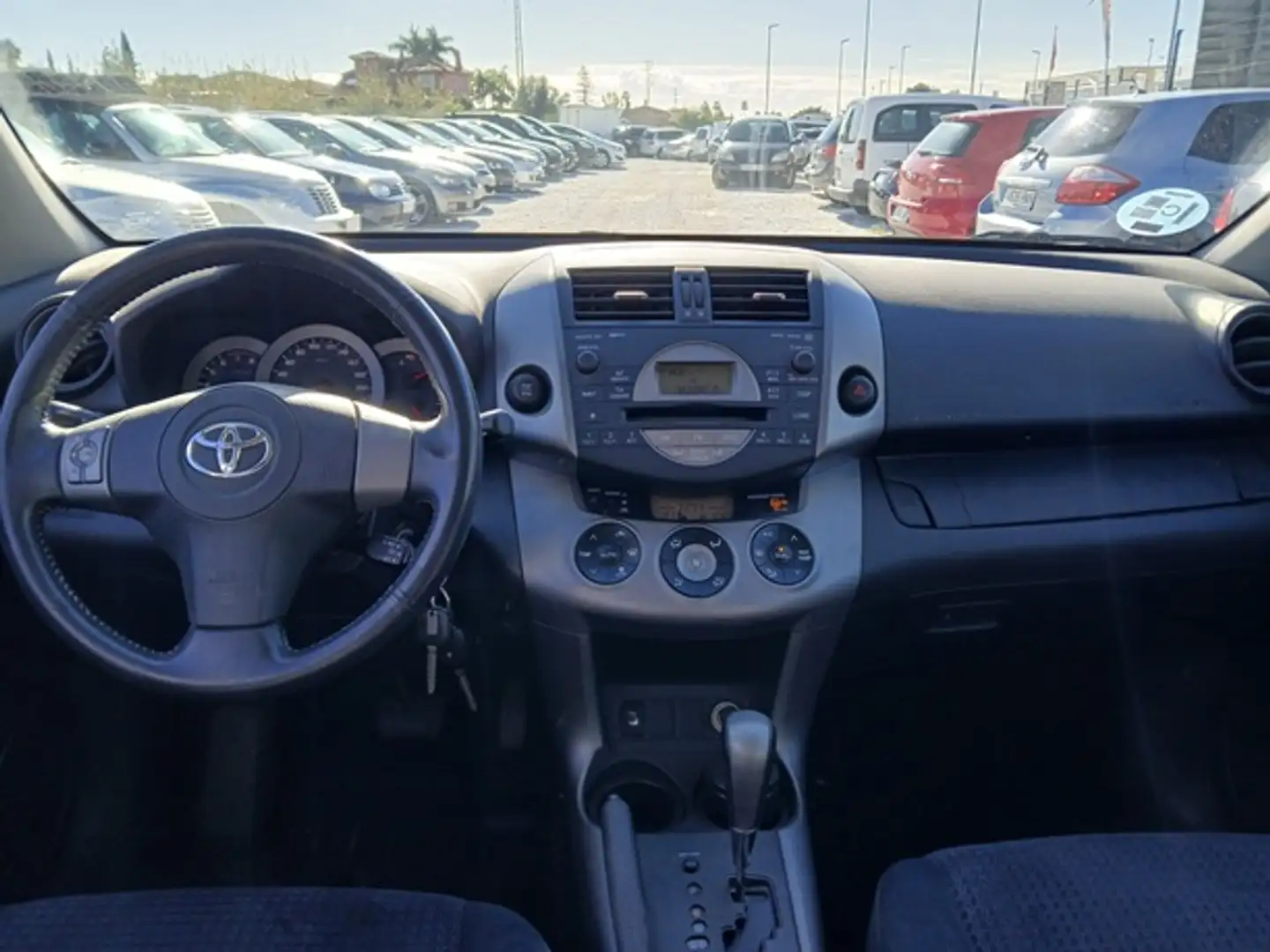 Toyota RAV 4 2.0 Executive Aut. Schwarz - 2