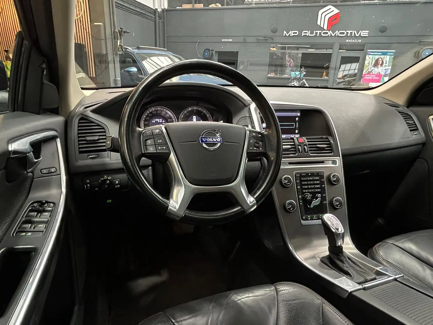Volvo XC60 2.0 D4 SUMMUM|PANO|CAM|BLIS|TREKH|MEMORY|FULL OPTI Blauw - 2