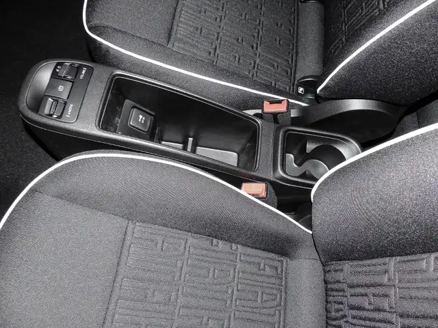 Fiat 500e view 9