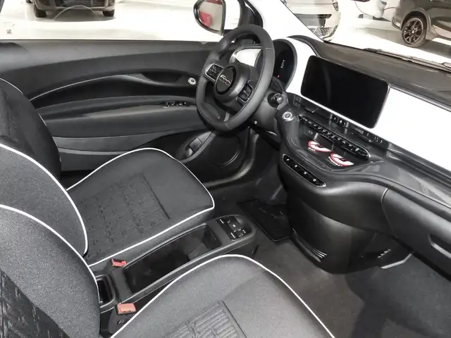 Fiat 500e view 5