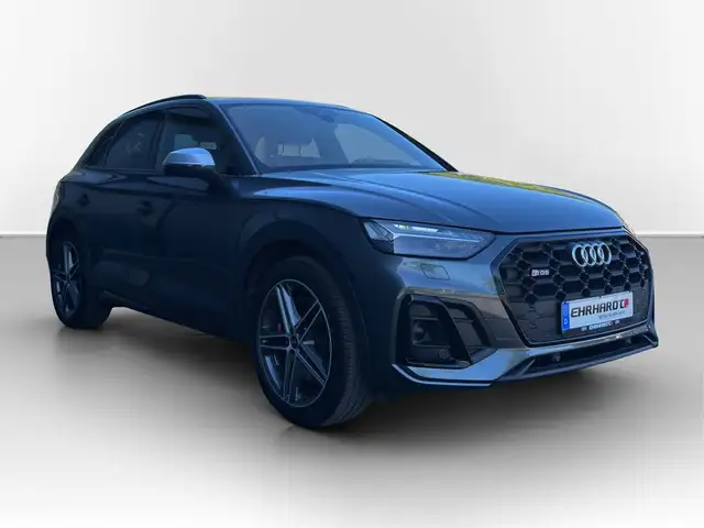 Audi SQ5 view 3