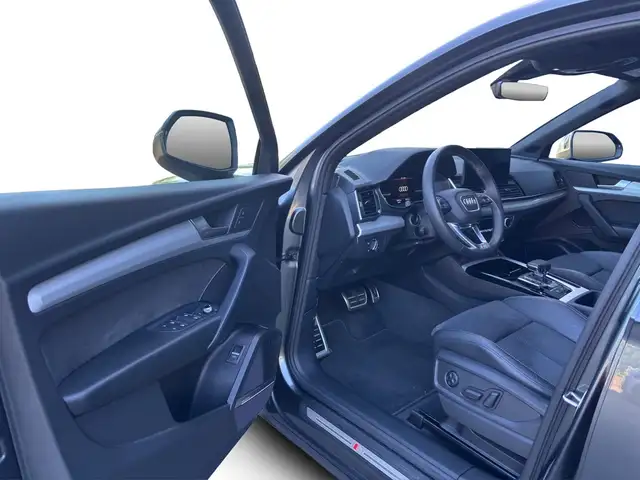 Audi SQ5 view 13