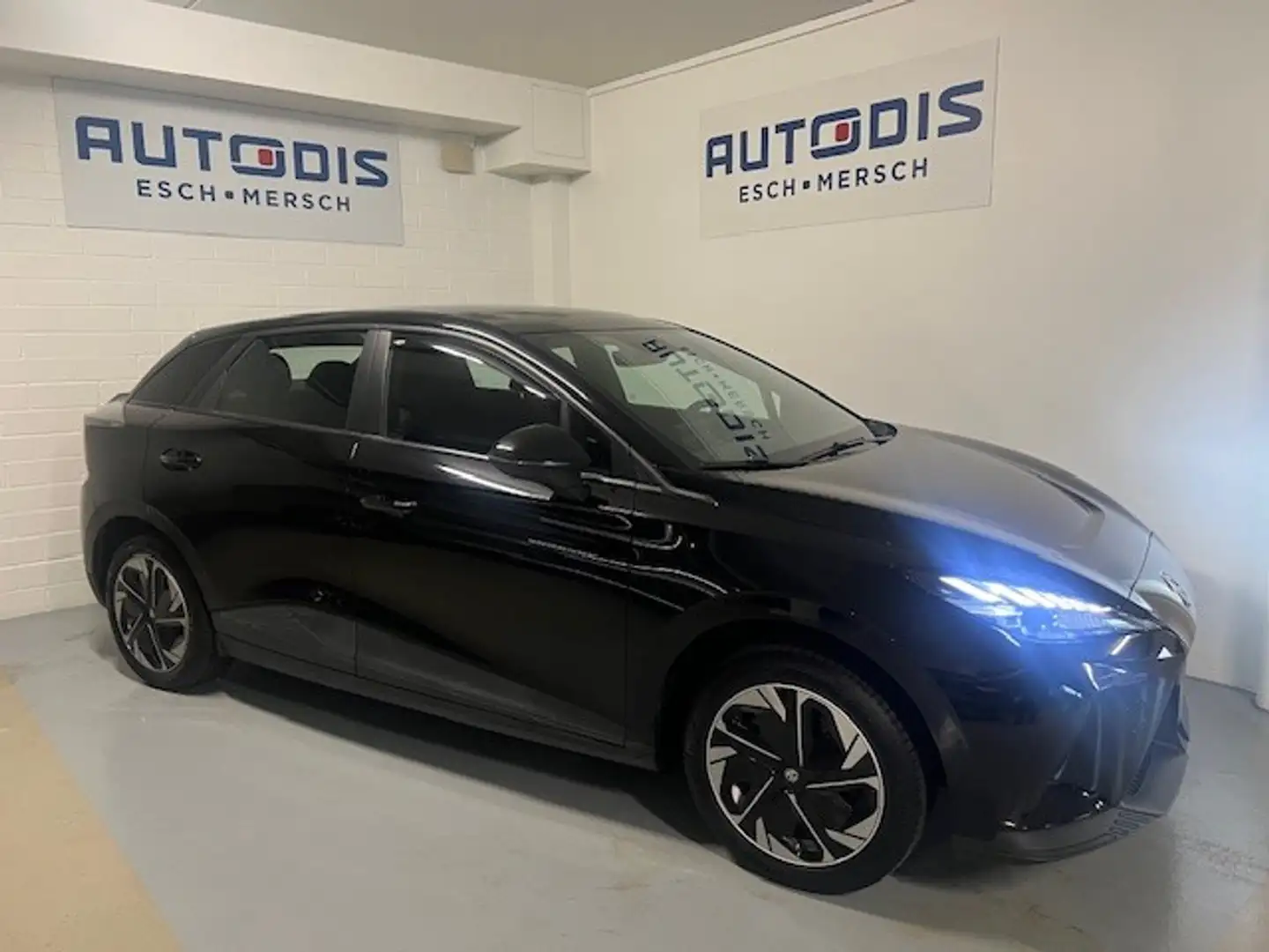 MG MG4 EV Schwarz - 2