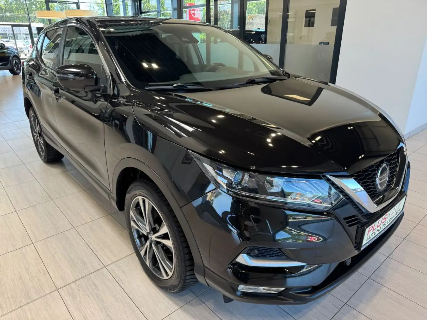 Nissan Qashqai 1.2 DIG-T N-Connecta BF Allwetterreifen Schwarz - 2