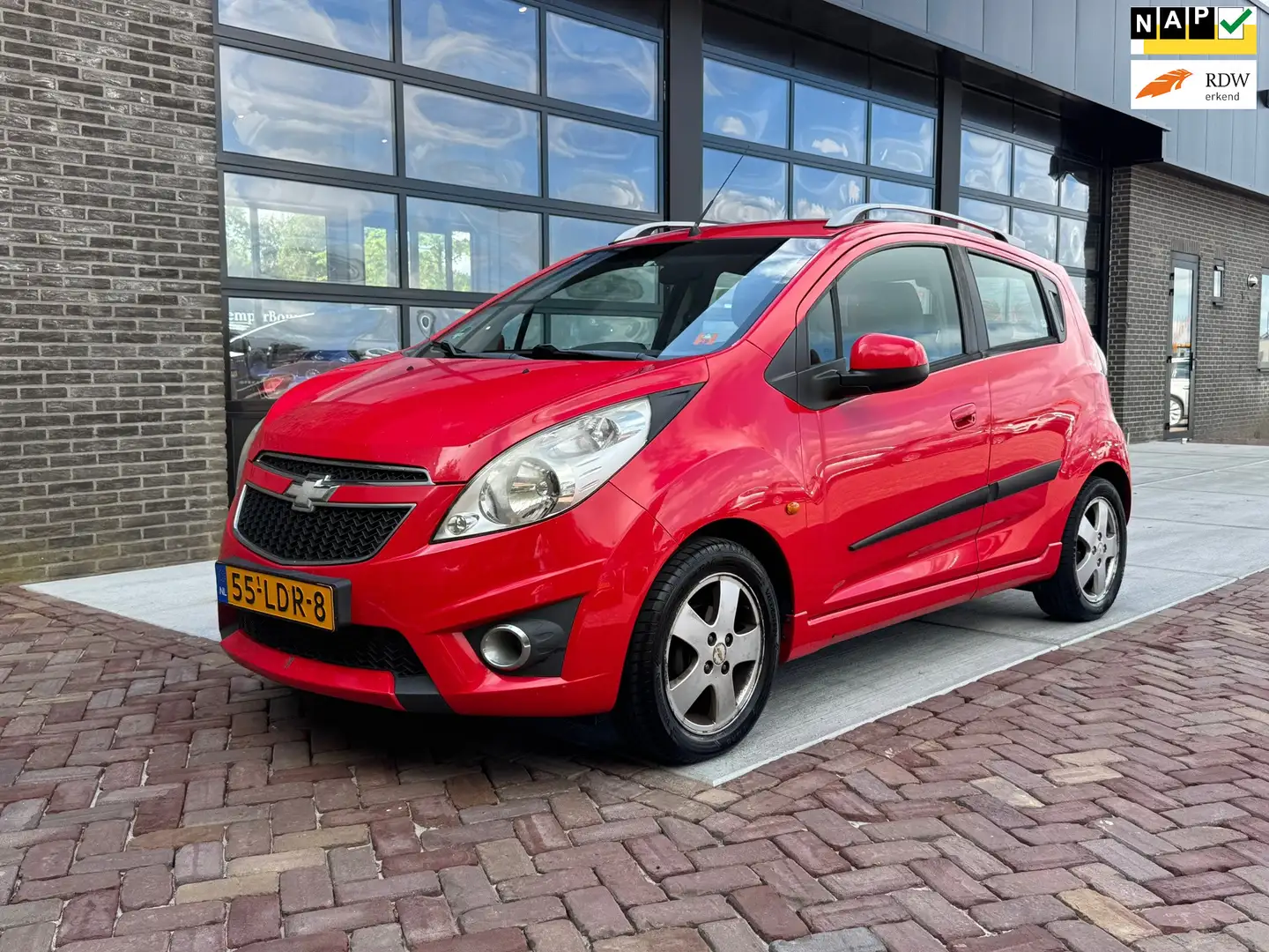 Chevrolet Spark 1.2 16V LT | Trekhaak | PDC | Clima | Rood - 1