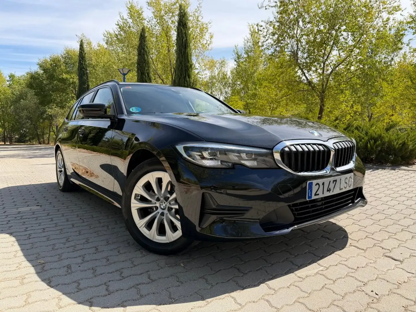 BMW 320 320d Auto.Touring Schwarz - 2
