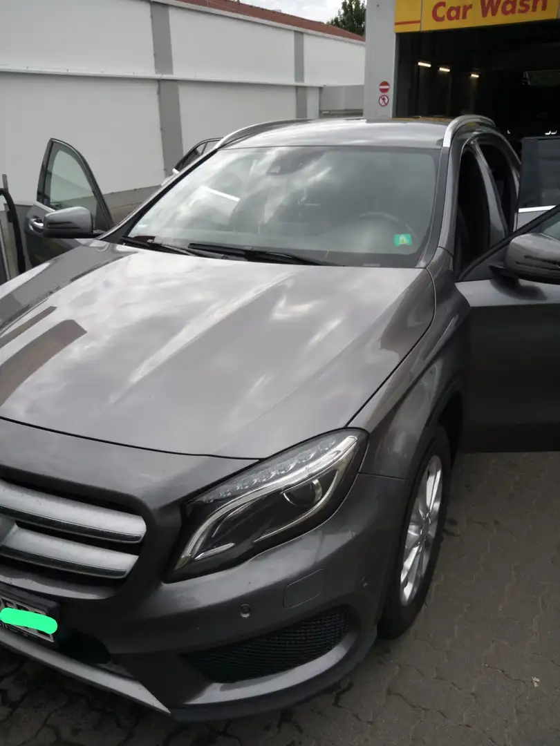Mercedes-Benz GLA 250 GLA 250 4Matic 7G-DCT Grau - 2