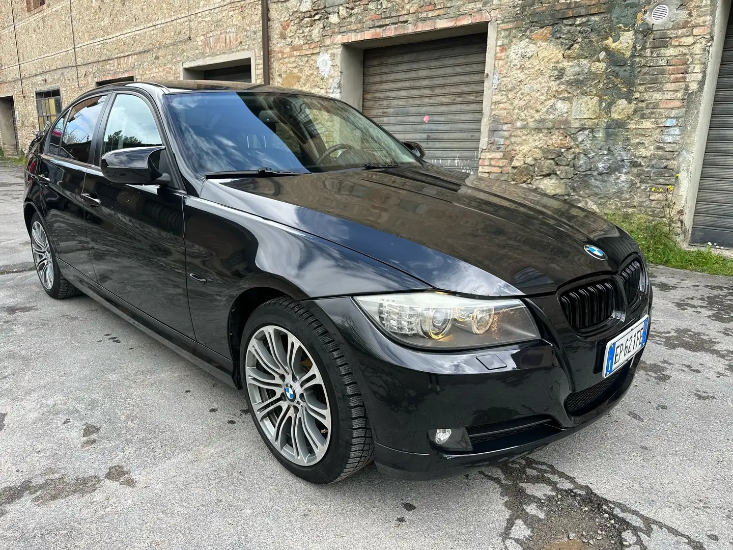 BMW 320 320d xdrive Msport Schwarz - 2