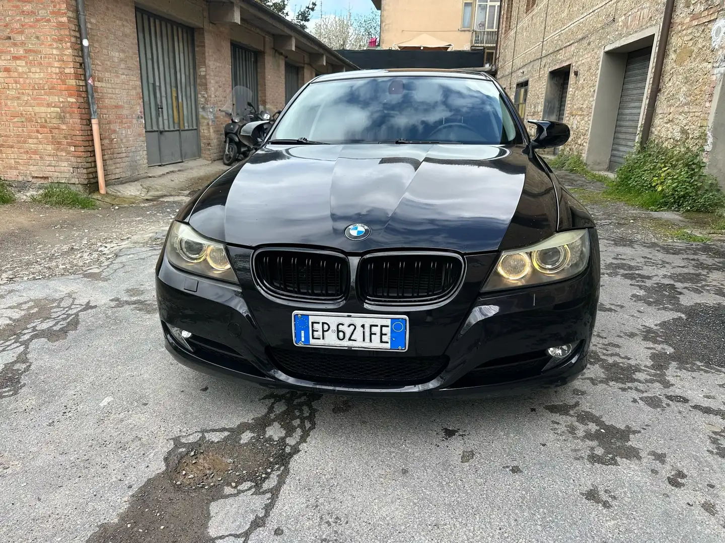 BMW 320 320d xdrive Msport Schwarz - 1