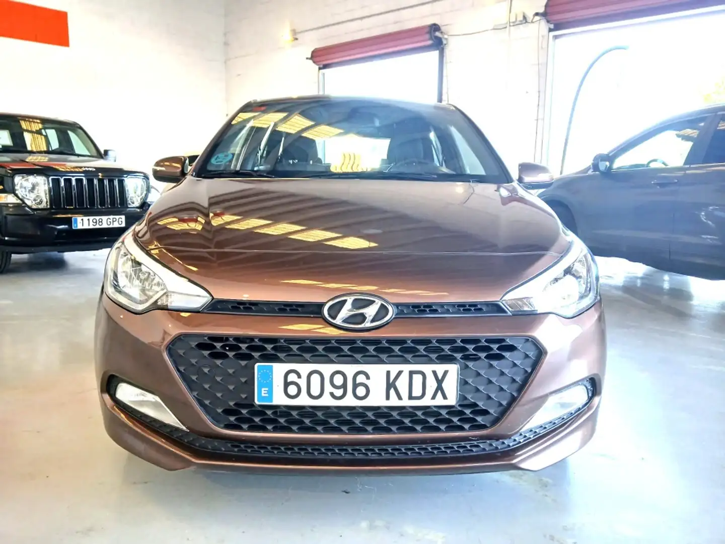 Hyundai i20 Pequeño Manual de 5 Puertas Marrón - 2