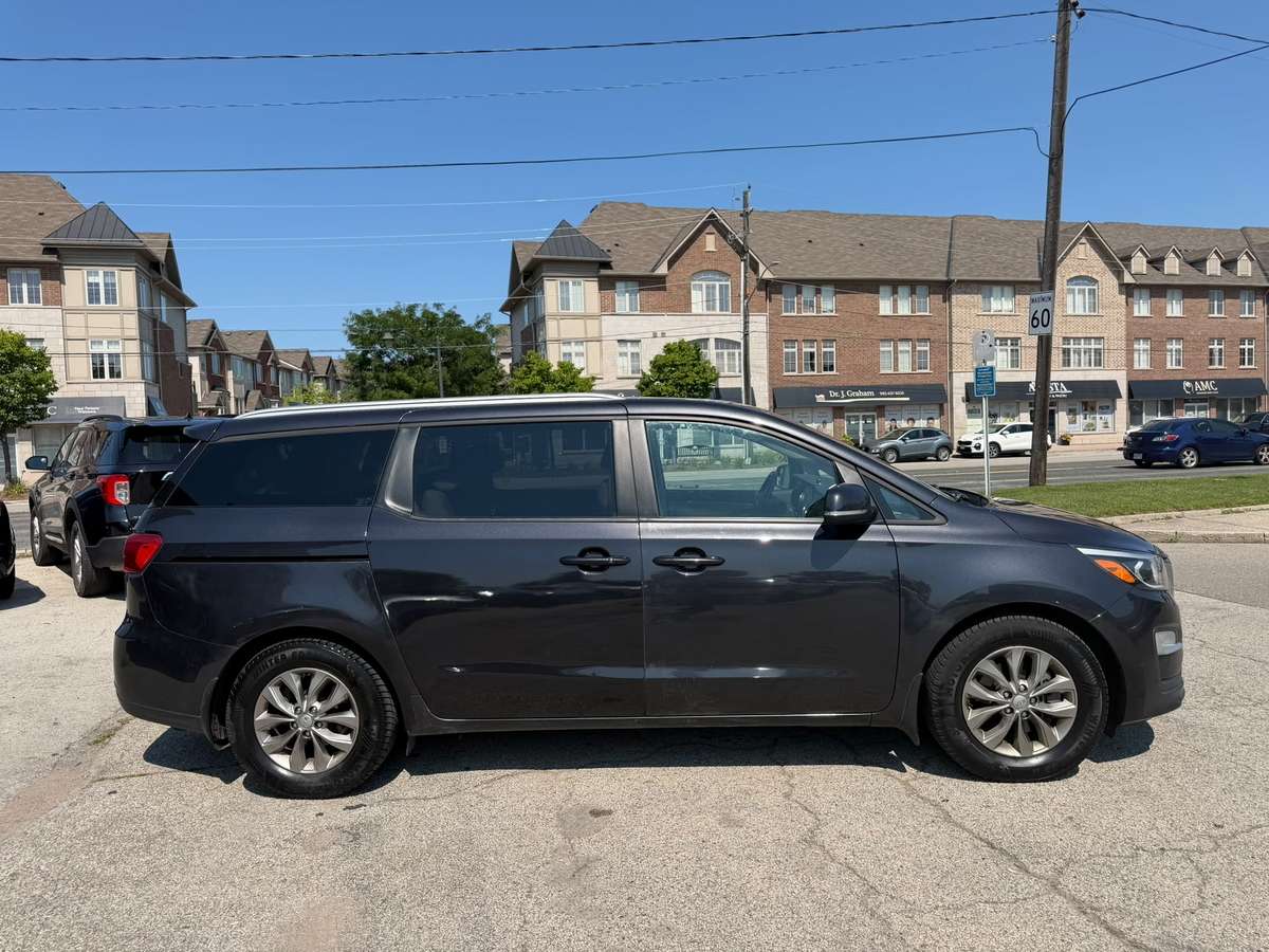 2021 Kia Sedona LX — photo 1