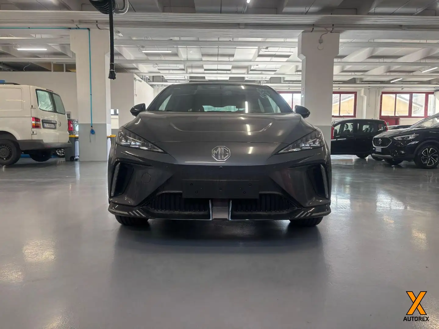 MG MG4 AWD 64 KWh Grigio - 2