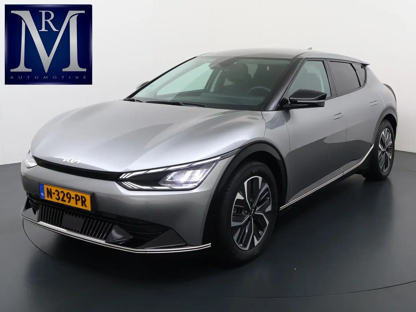 Kia EV6 Plus 77.4 kWh VAN: €33.900,- VOOR: €29.440,- UW EI Grijs - 1