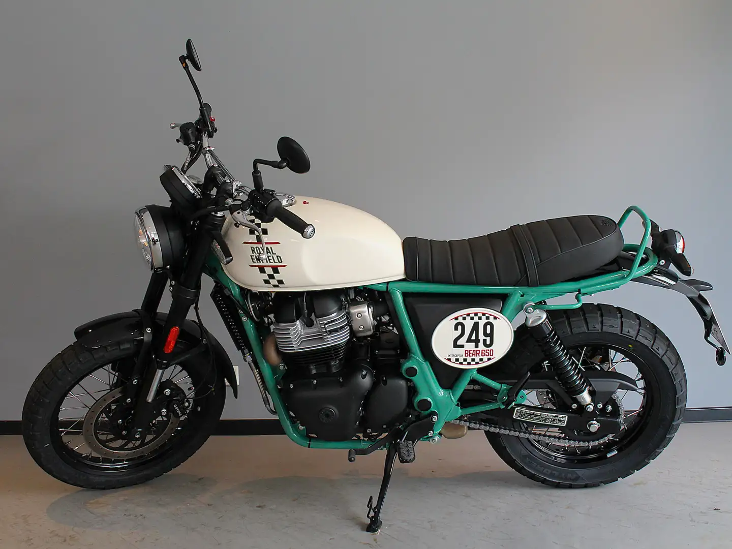 Royal Enfield Interceptor BEAR 650 Weiß - 1