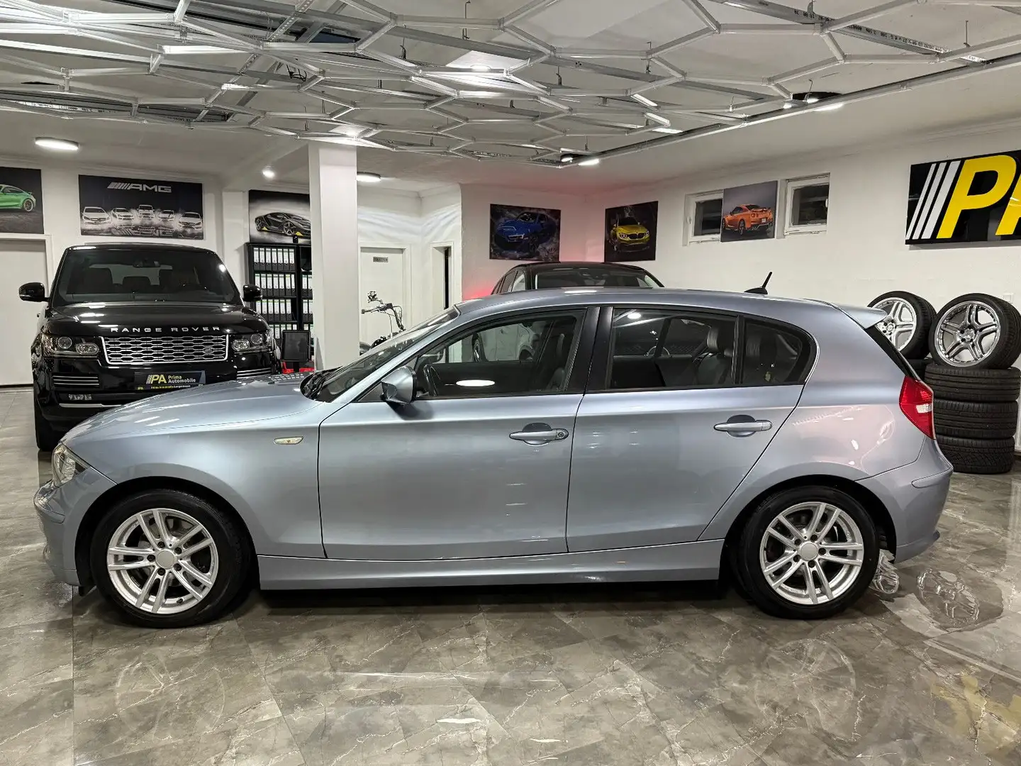 BMW 118 i Lim. / Automatik Navi Tempomat Sitzheizung Blau - 2