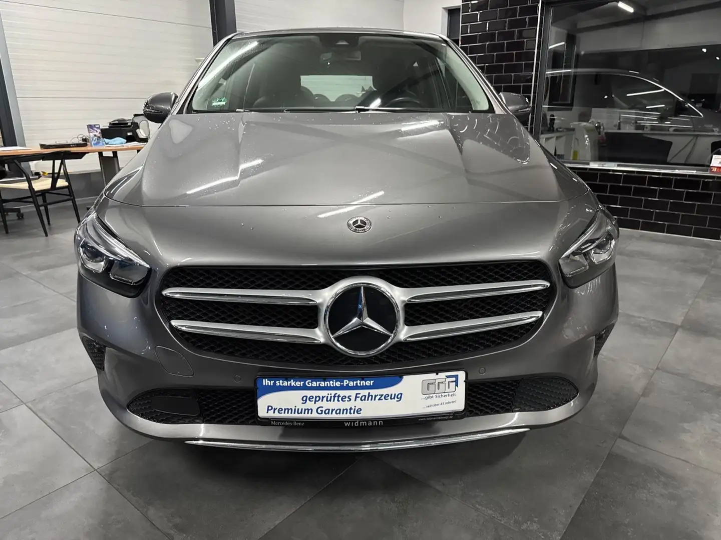 Mercedes-Benz B 220 B -Klasse B 220 4Matic Grau - 2