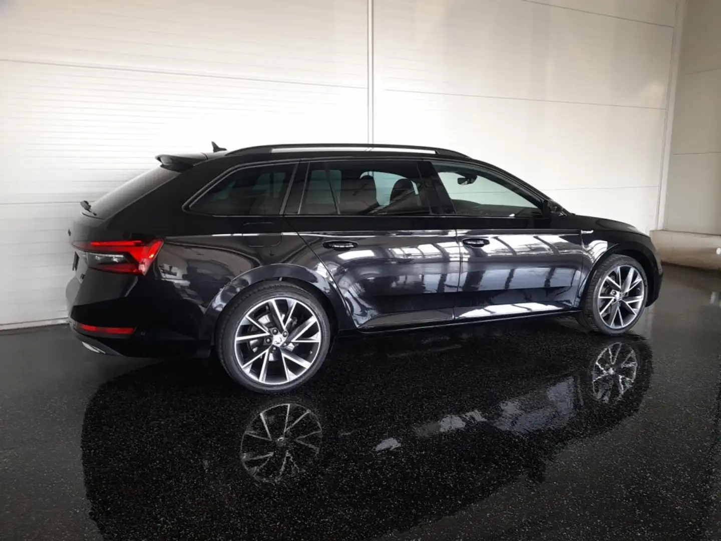 Skoda Superb Combi SPORTLINE PHEV 156/218 DSG *STANDHZG / MATRIX-LED / DCC / 19 ZOLL / VIRTUELL / NAVI / KAMERA / ACC / MEMORY* Schwarz - 2
