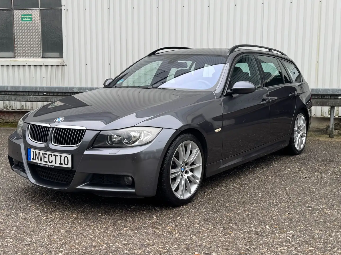 BMW 330 d * Touring * M Paket * Pano * Navi * AHK * Gris - 1