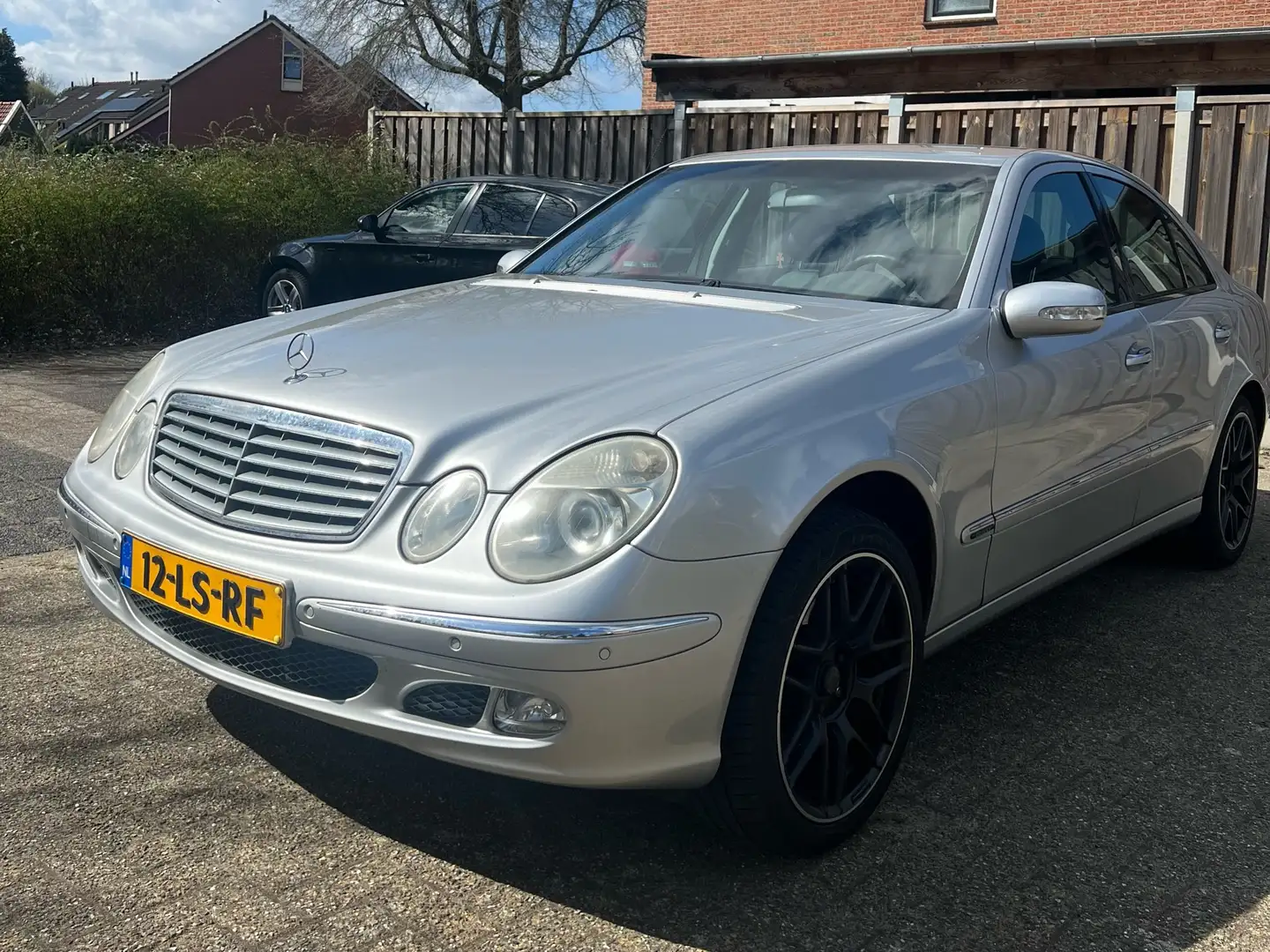 Mercedes-Benz E 240 Elegance 2.6 Benzine Origineel NL-auto Gri - 1