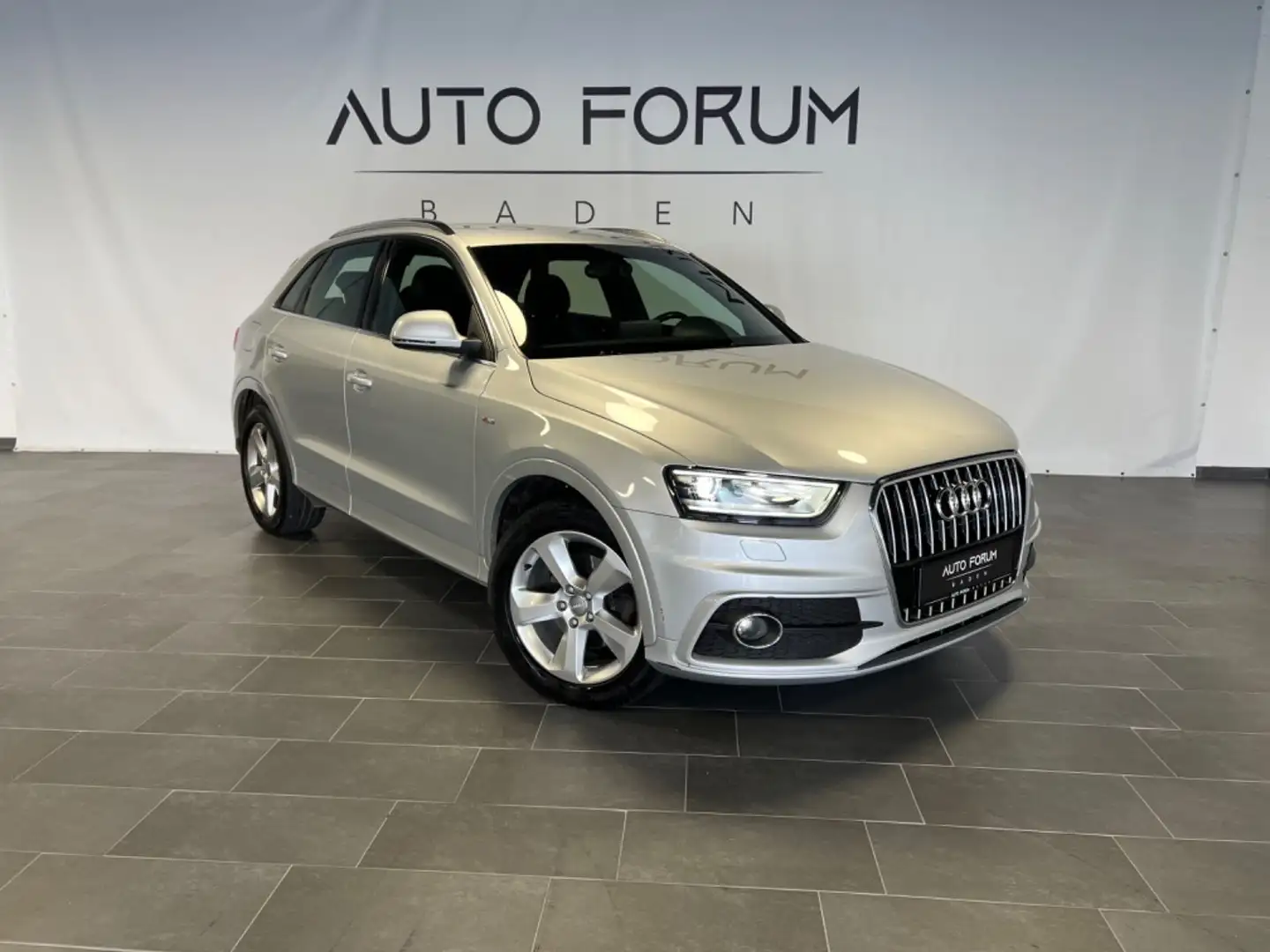 Audi Q3 2.0 TFSI quattro*S-line*Xenon*S-Tronic* Silber - 1
