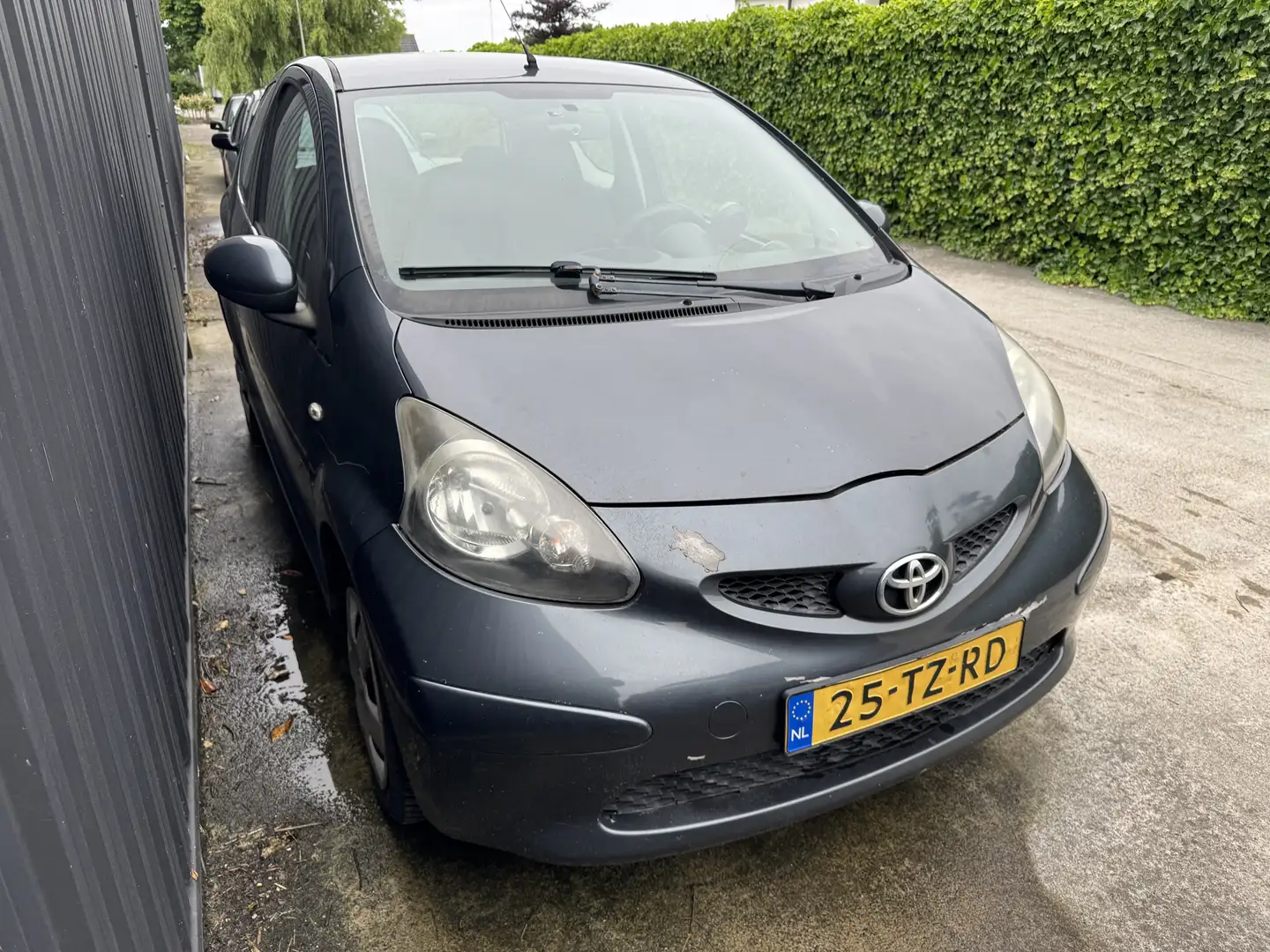 Toyota Aygo 1.0-12V + 3-deurs, airco, elek. pakket Grijs - 2
