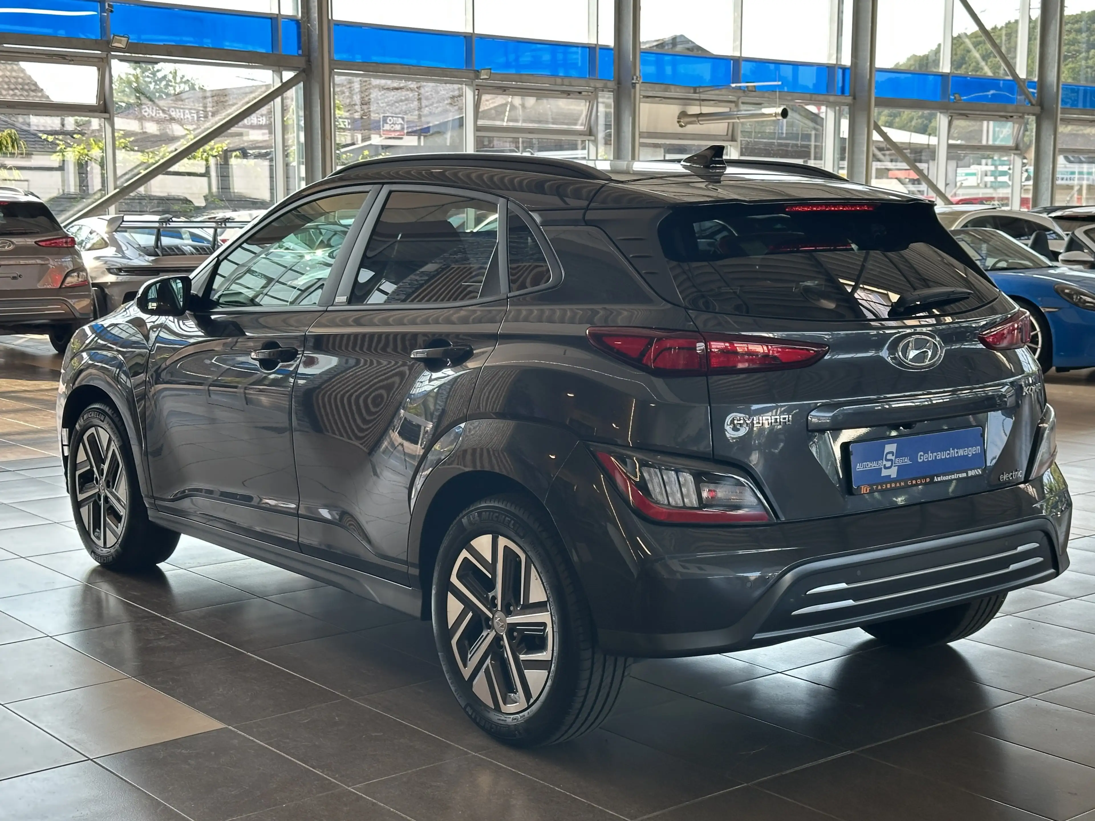 Hyundai KONA Trend R.Cam Navi Krell HUD LED ACC SHZ — photo 4