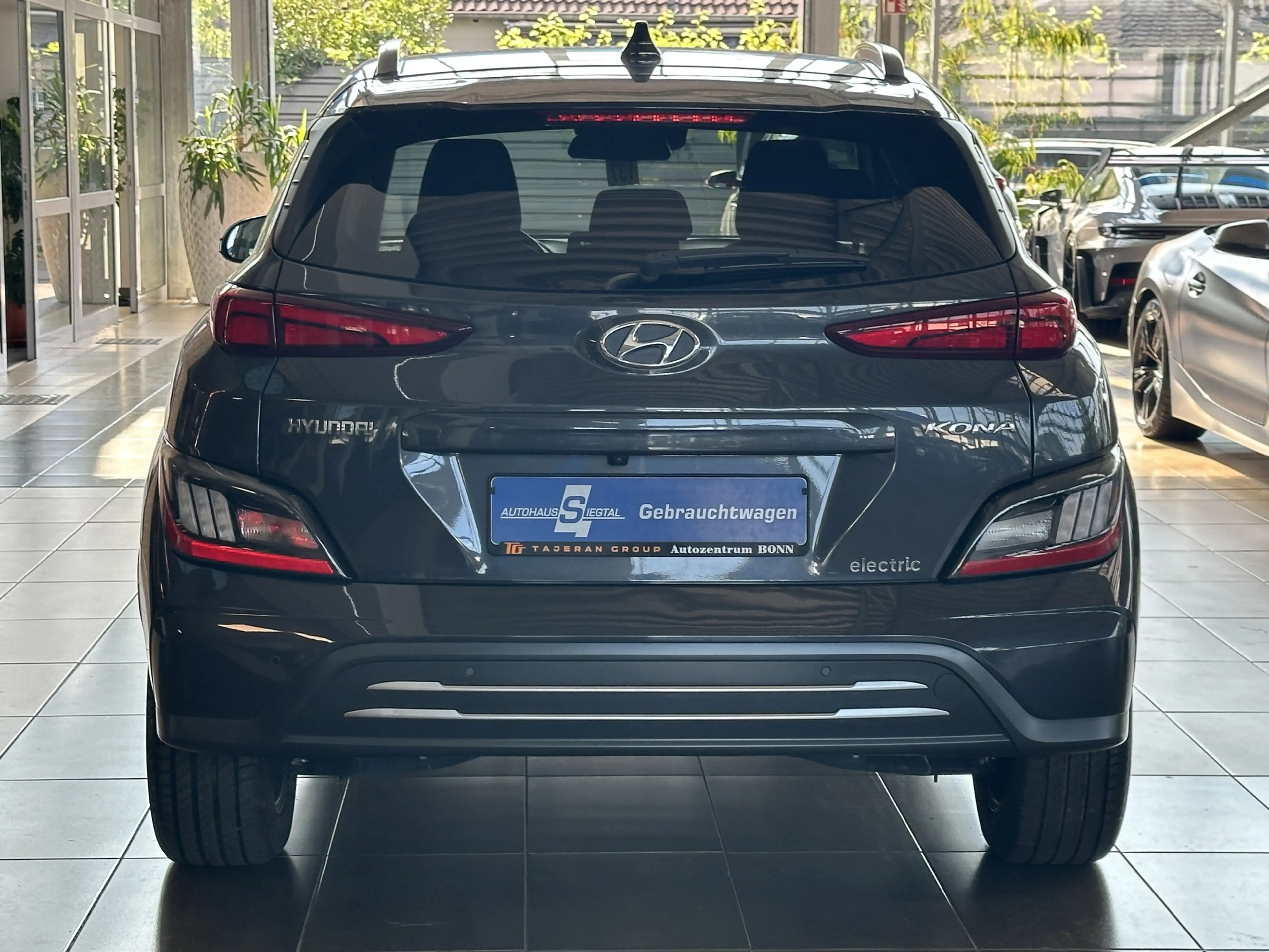 Hyundai KONA Trend R.Cam Navi Krell HUD LED ACC SHZ — photo 5
