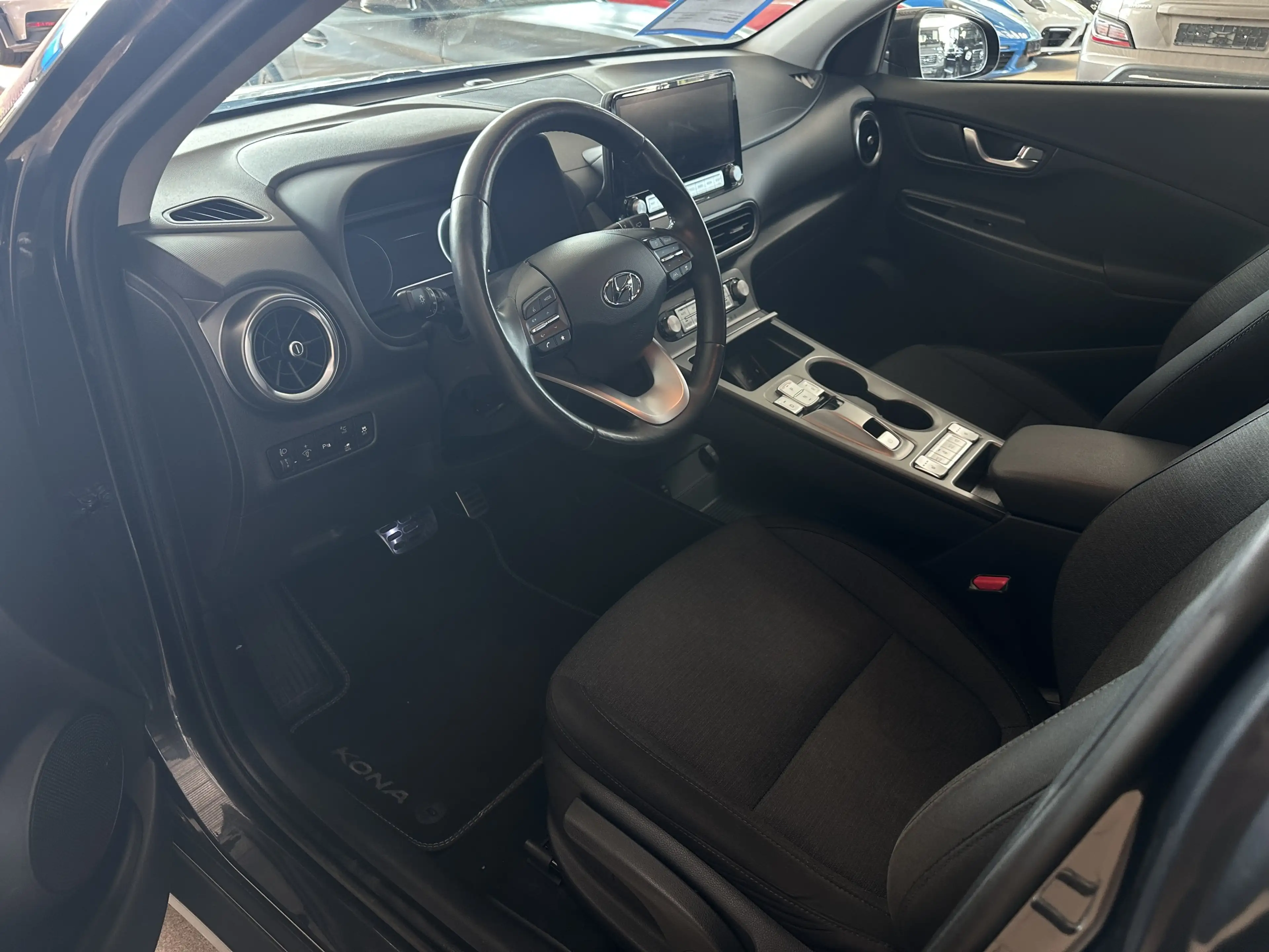 Hyundai KONA Trend R.Cam Navi Krell HUD LED ACC SHZ — photo 8