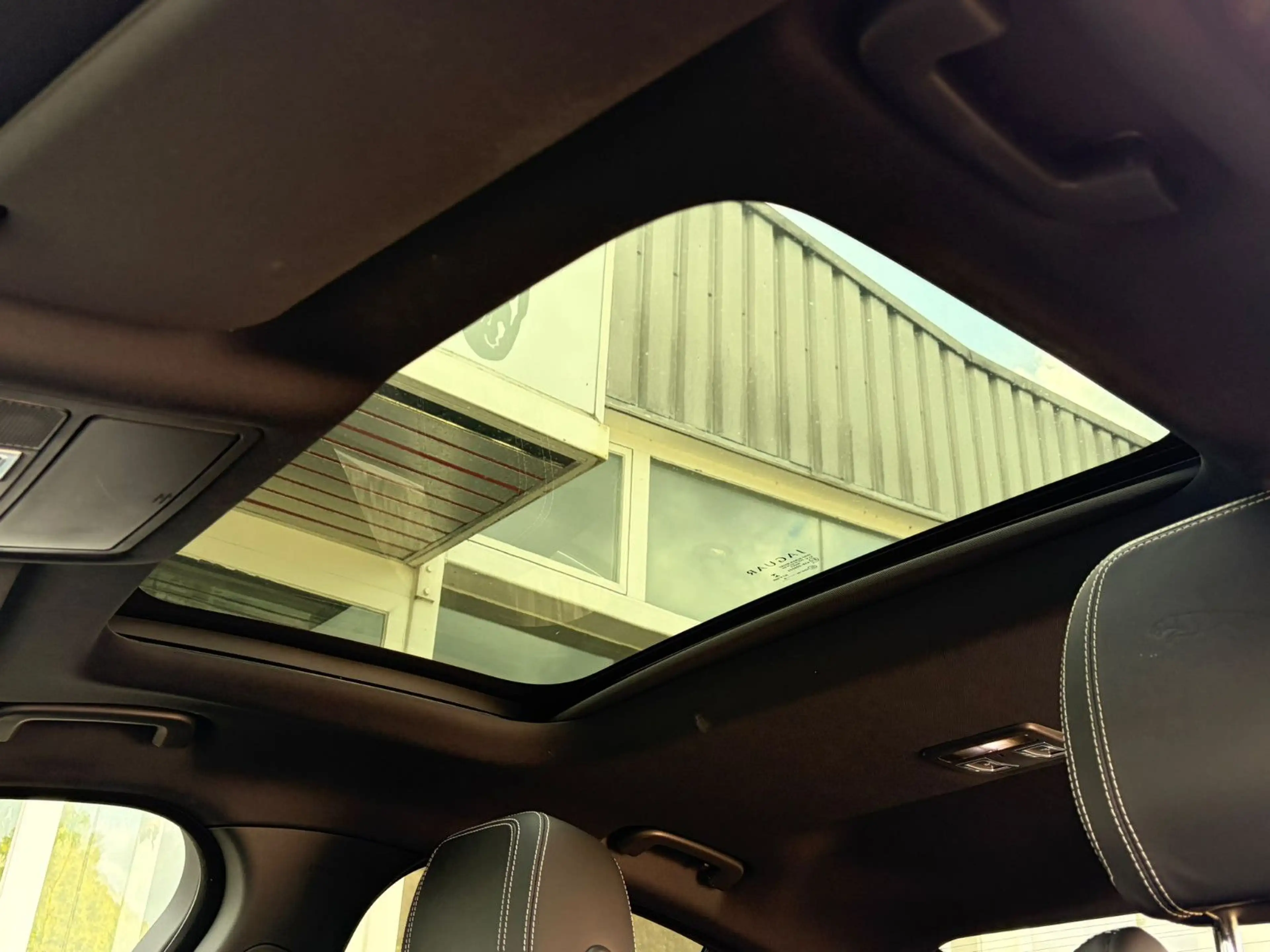 Jaguar XE R-Dynamic HSE AWD — photo 12