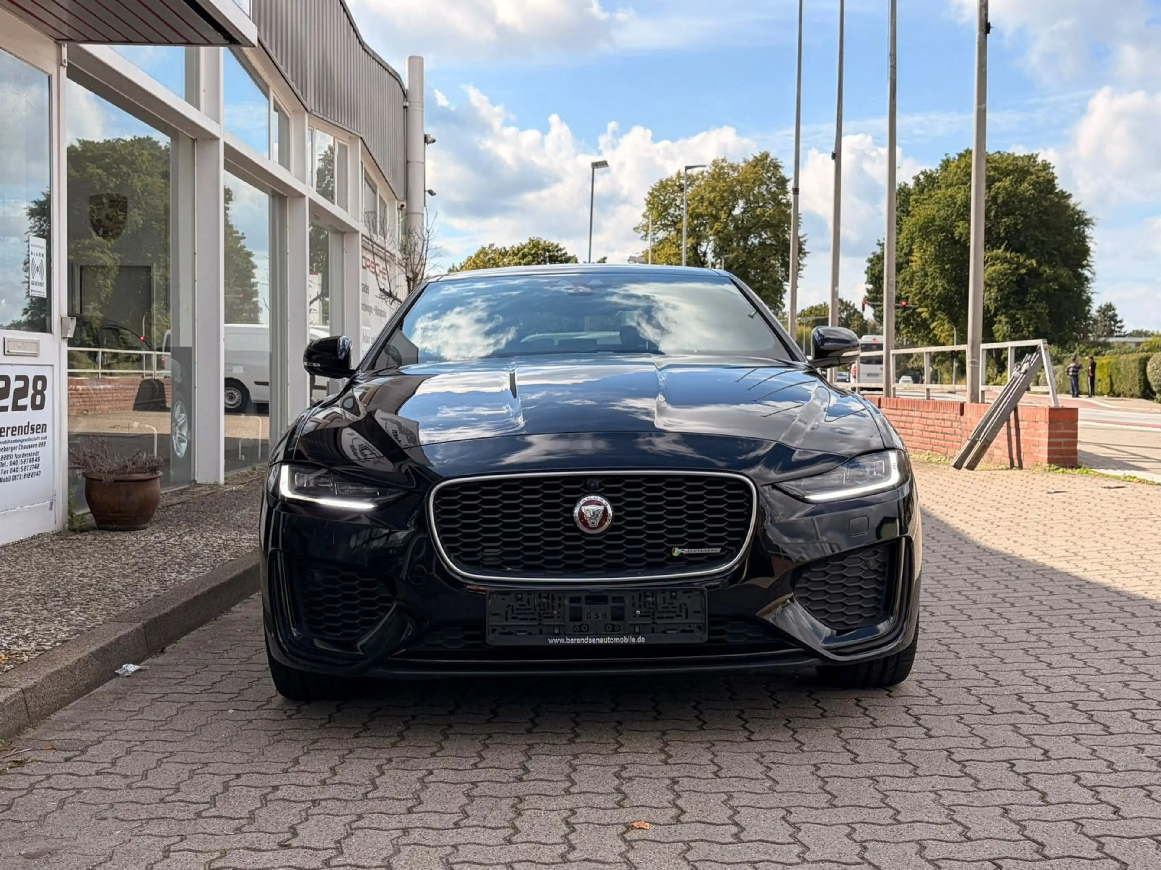 Jaguar XE R-Dynamic HSE AWD — photo 7