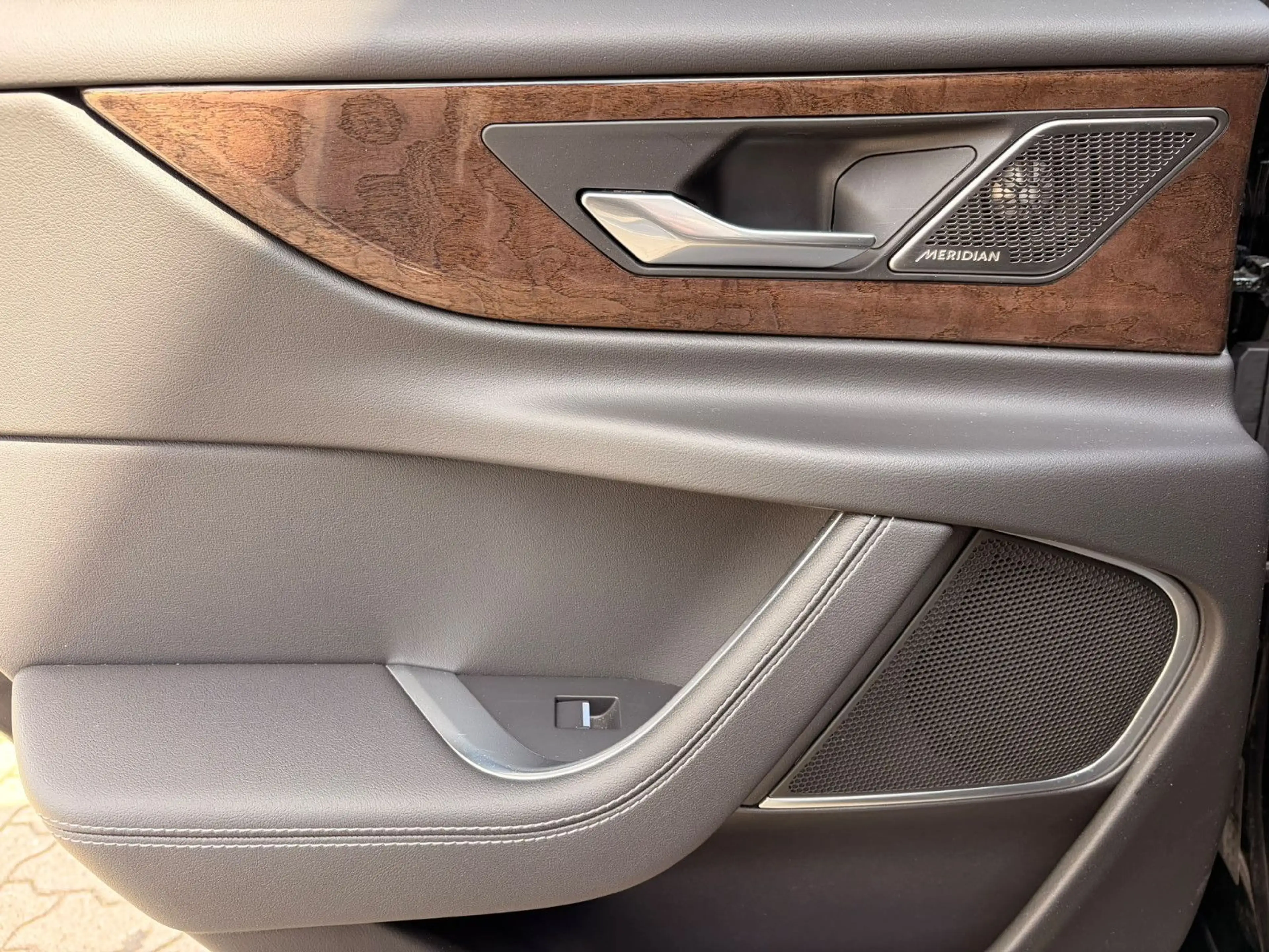 Jaguar XE R-Dynamic HSE AWD — photo 10