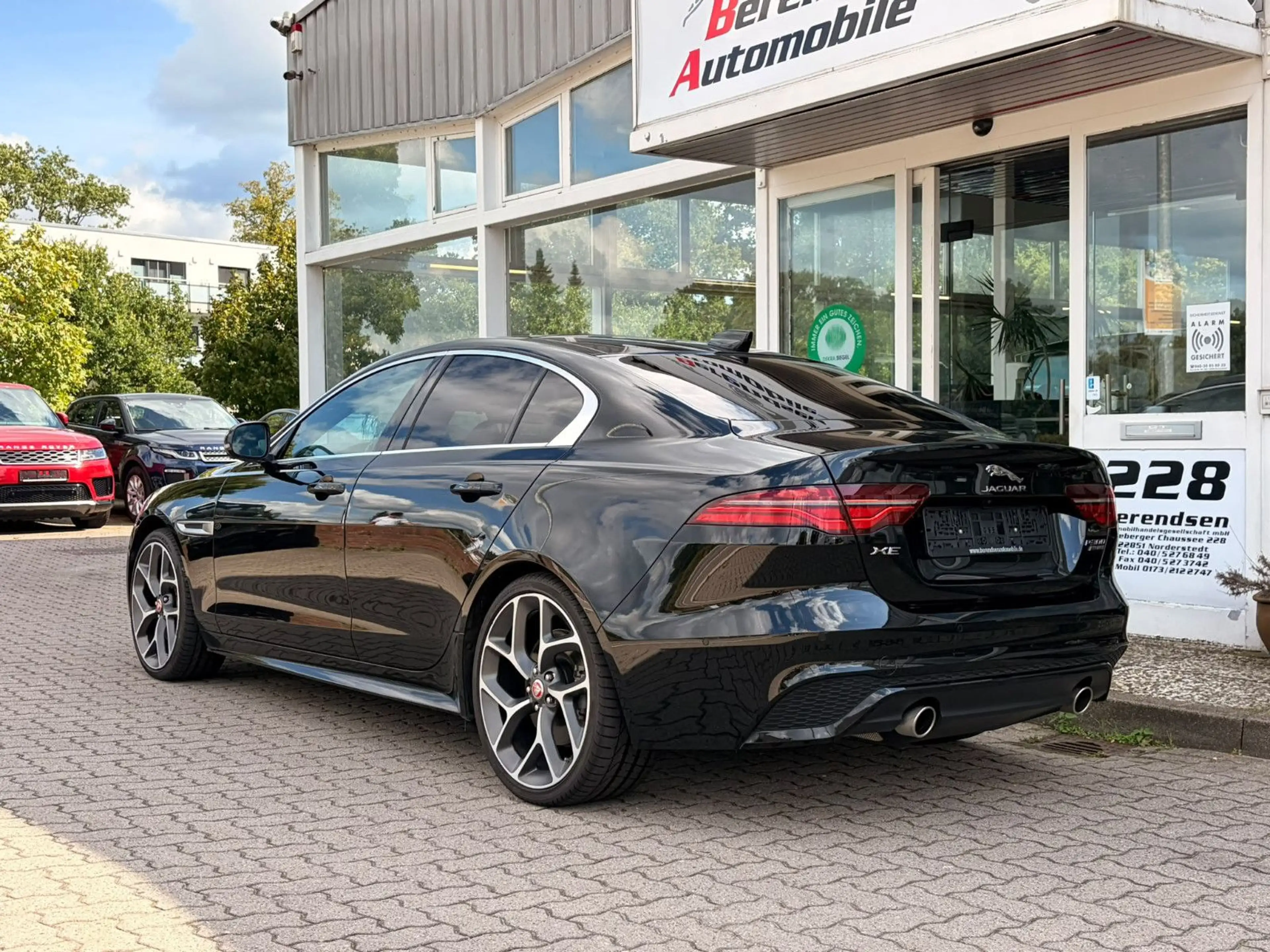 Jaguar XE R-Dynamic HSE AWD — photo 3