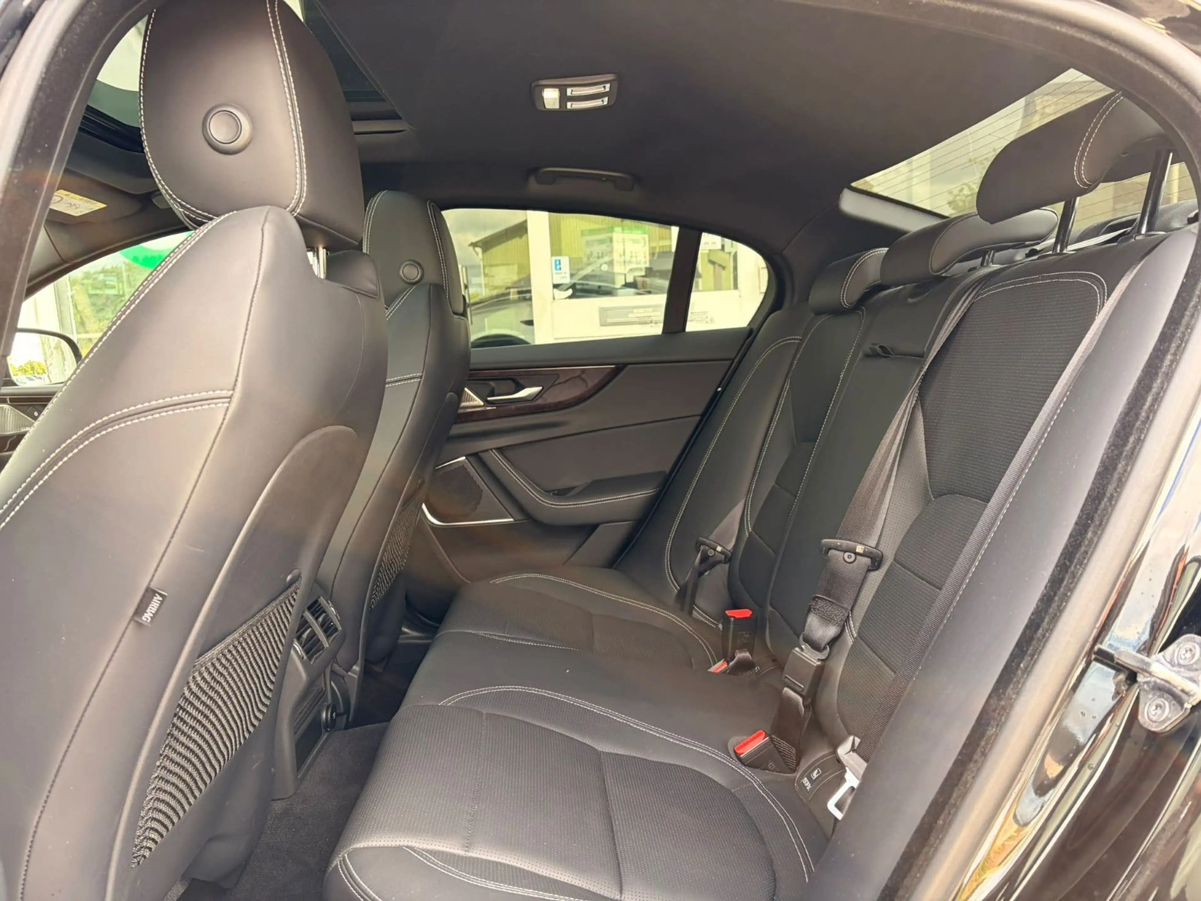 Jaguar XE R-Dynamic HSE AWD — photo 9