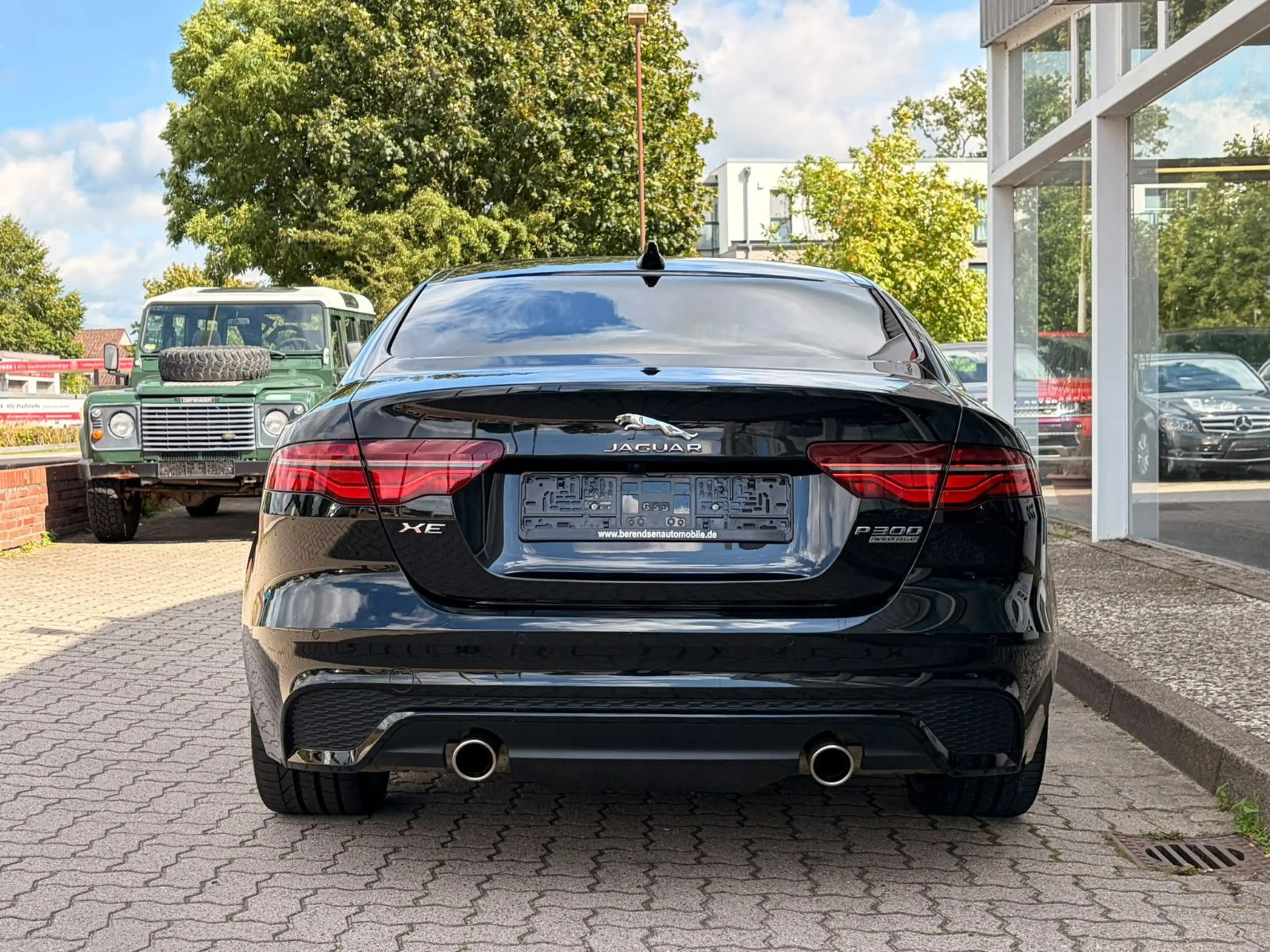 Jaguar XE R-Dynamic HSE AWD — photo 4