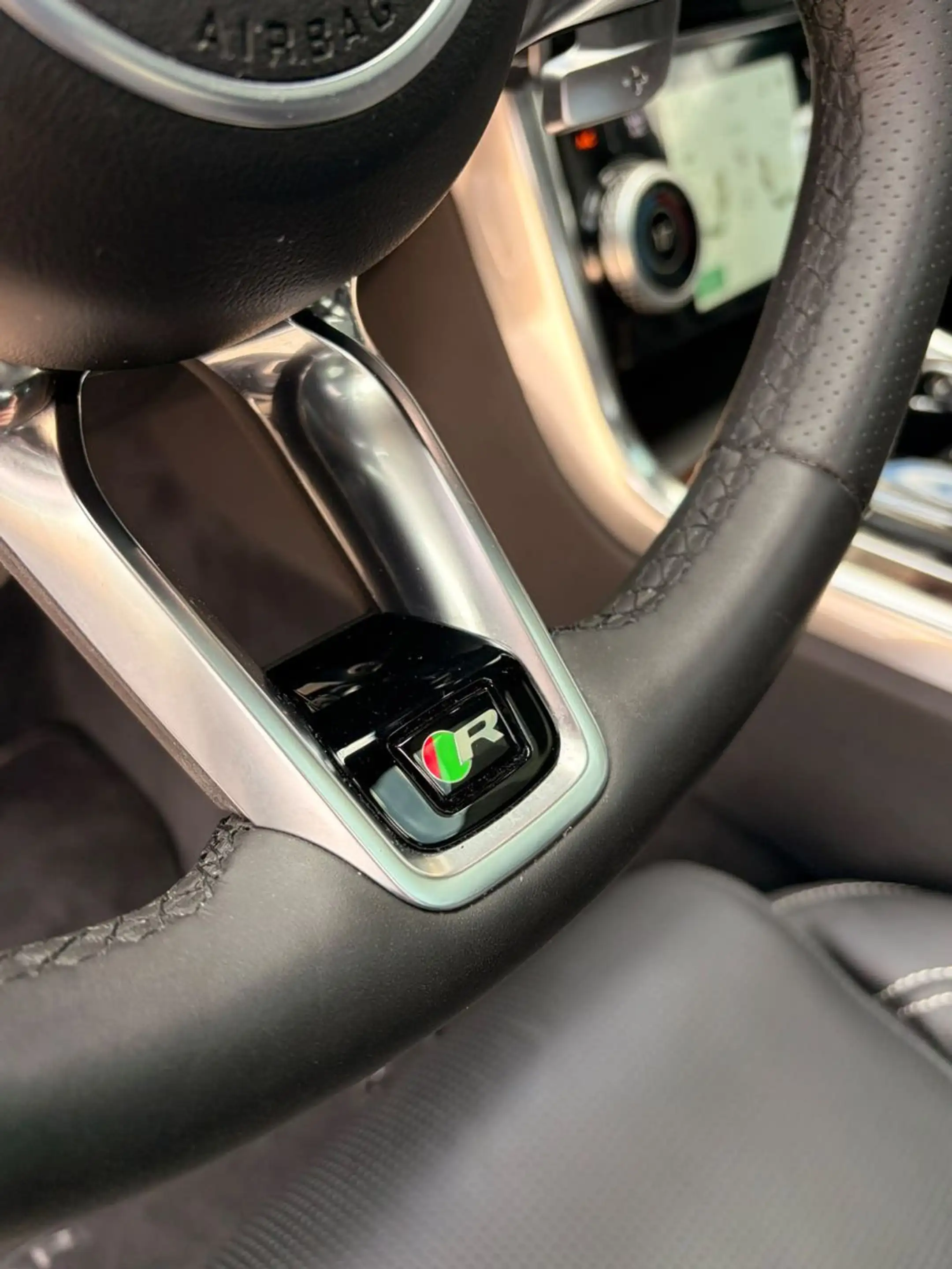 Jaguar XE R-Dynamic HSE AWD — photo 15