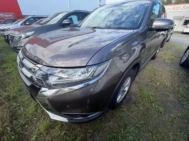 Mitsubishi Outlander SUV-Star 2WD