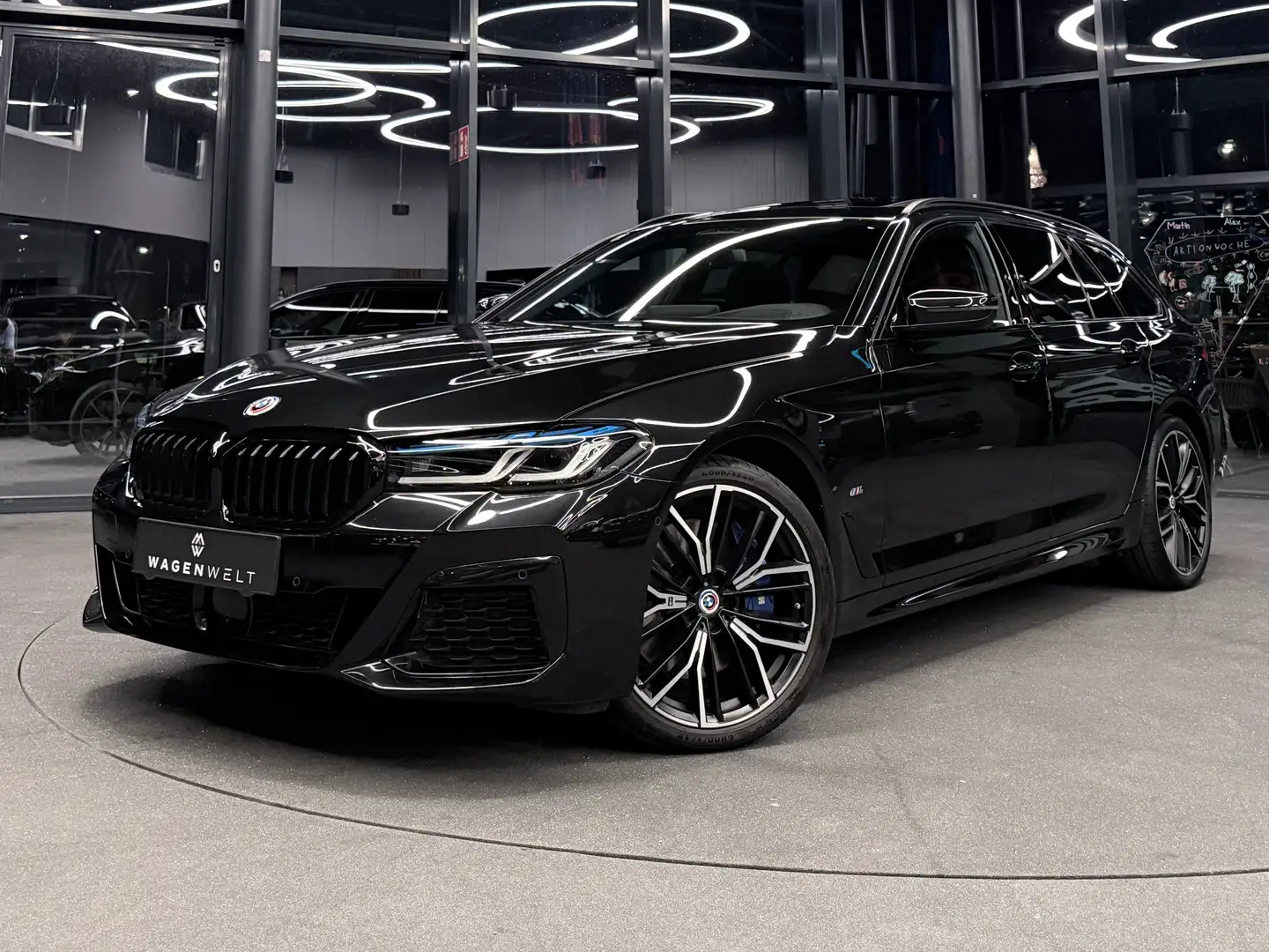 BMW 530 d xDrive M Sport, Standheizung, Sitzklima, AHK Schwarz - 2