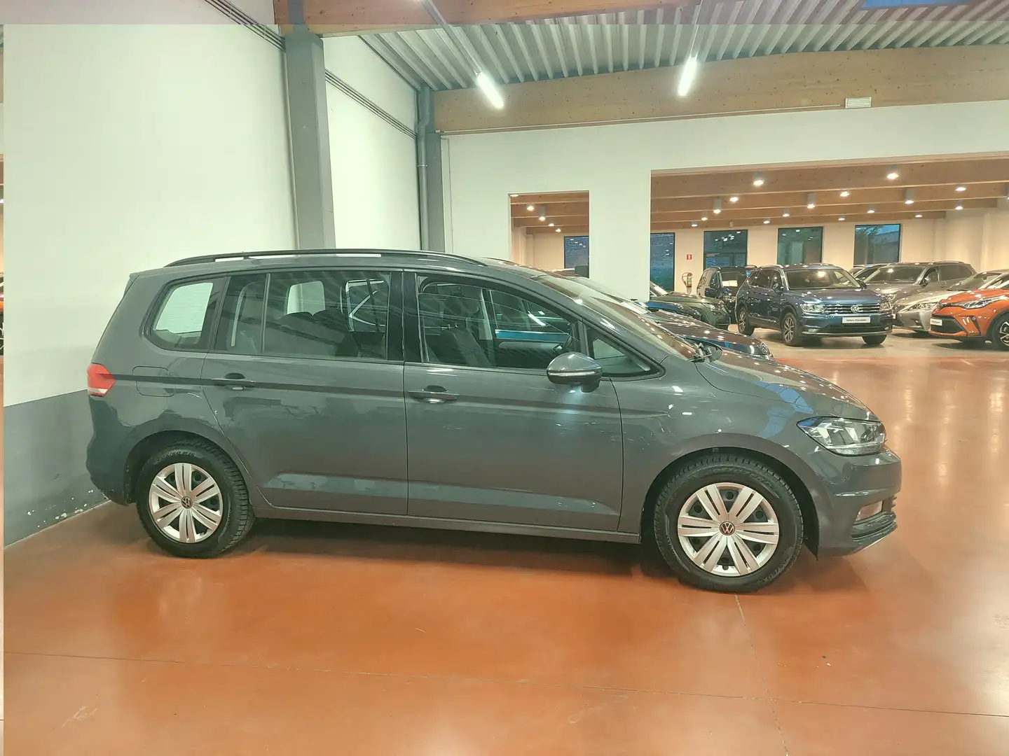 Volkswagen Touran 1.5 TSi - E6d = LEZ BXL 2035 - 7 pl + PANO + GPS Szürke - 2