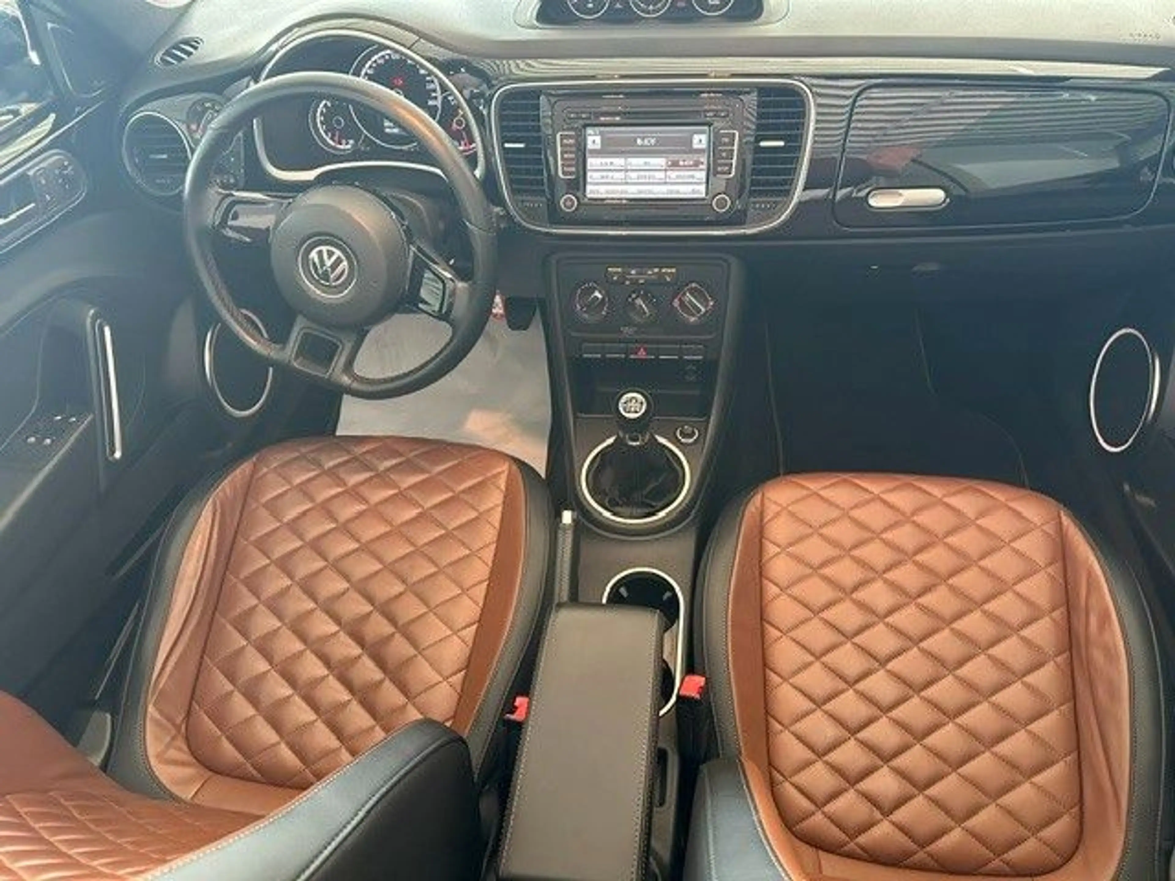Volkswagen Beetle Cabriolet Exclusive Design/Voll Leder/1HD — photo 13