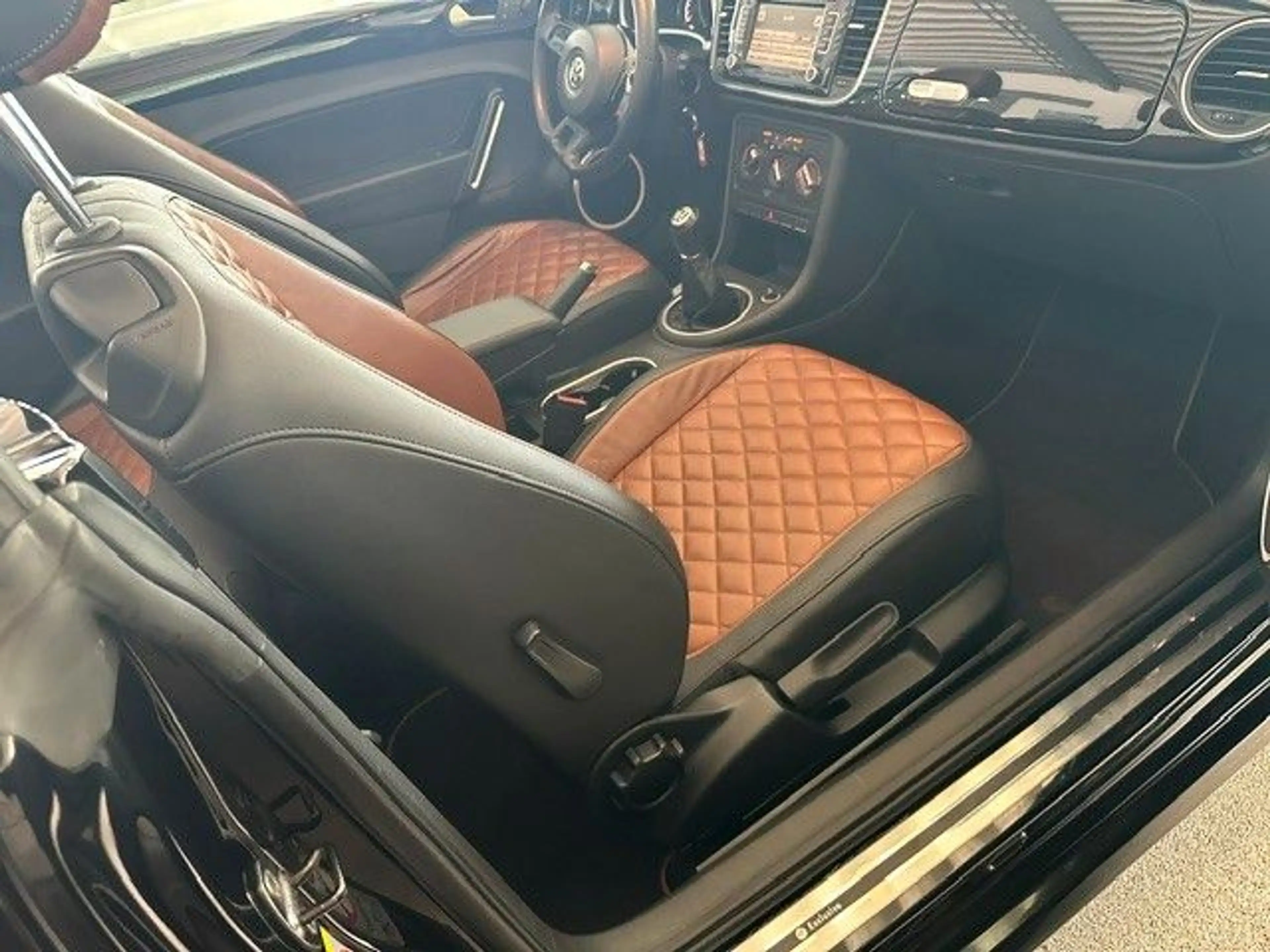 Volkswagen Beetle Cabriolet Exclusive Design/Voll Leder/1HD — photo 14